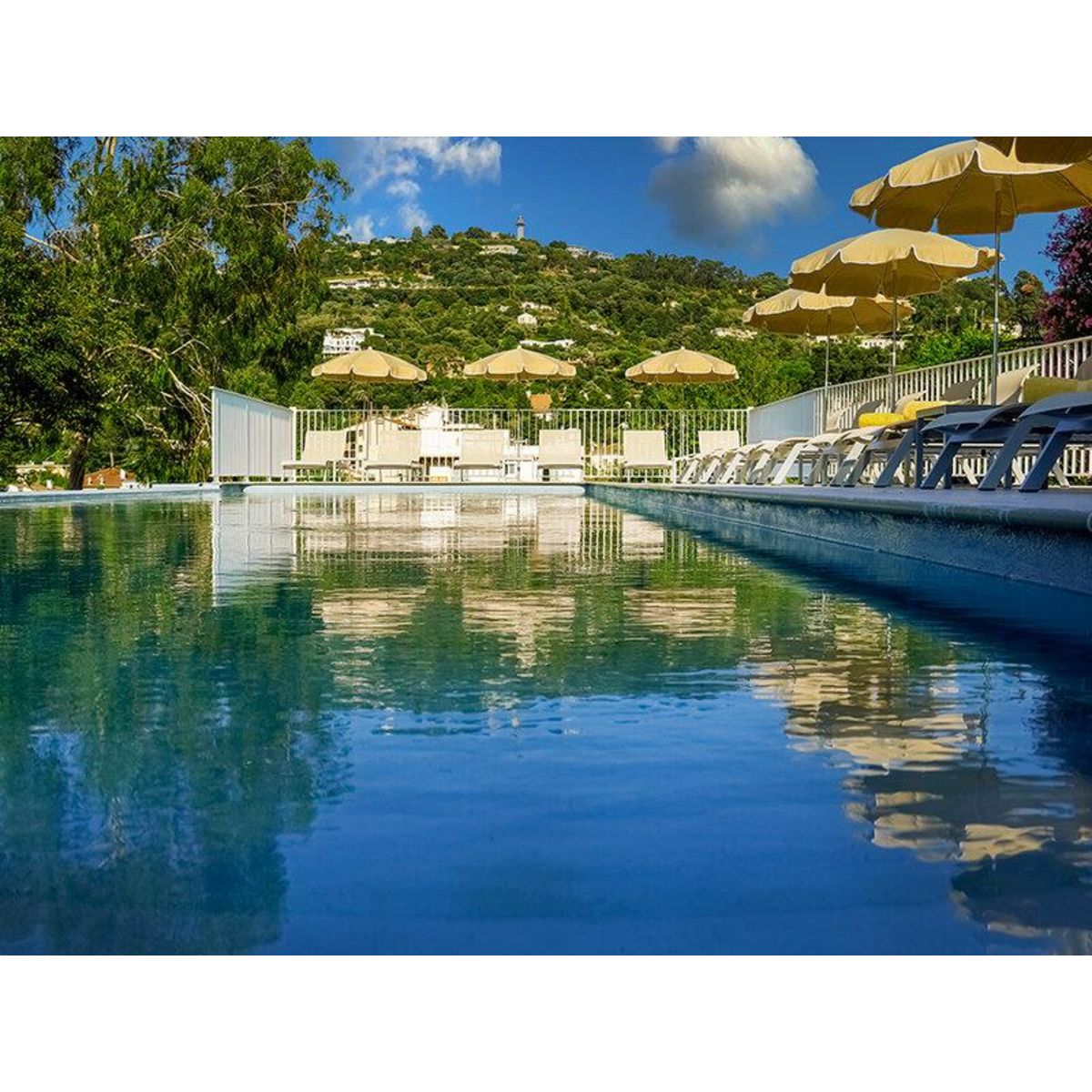 Smartbox Séjour romantique à Cannes : 2 jours en hôtel 4* avec accès à l'espace bien-être - Coffret Cadeau Séjour