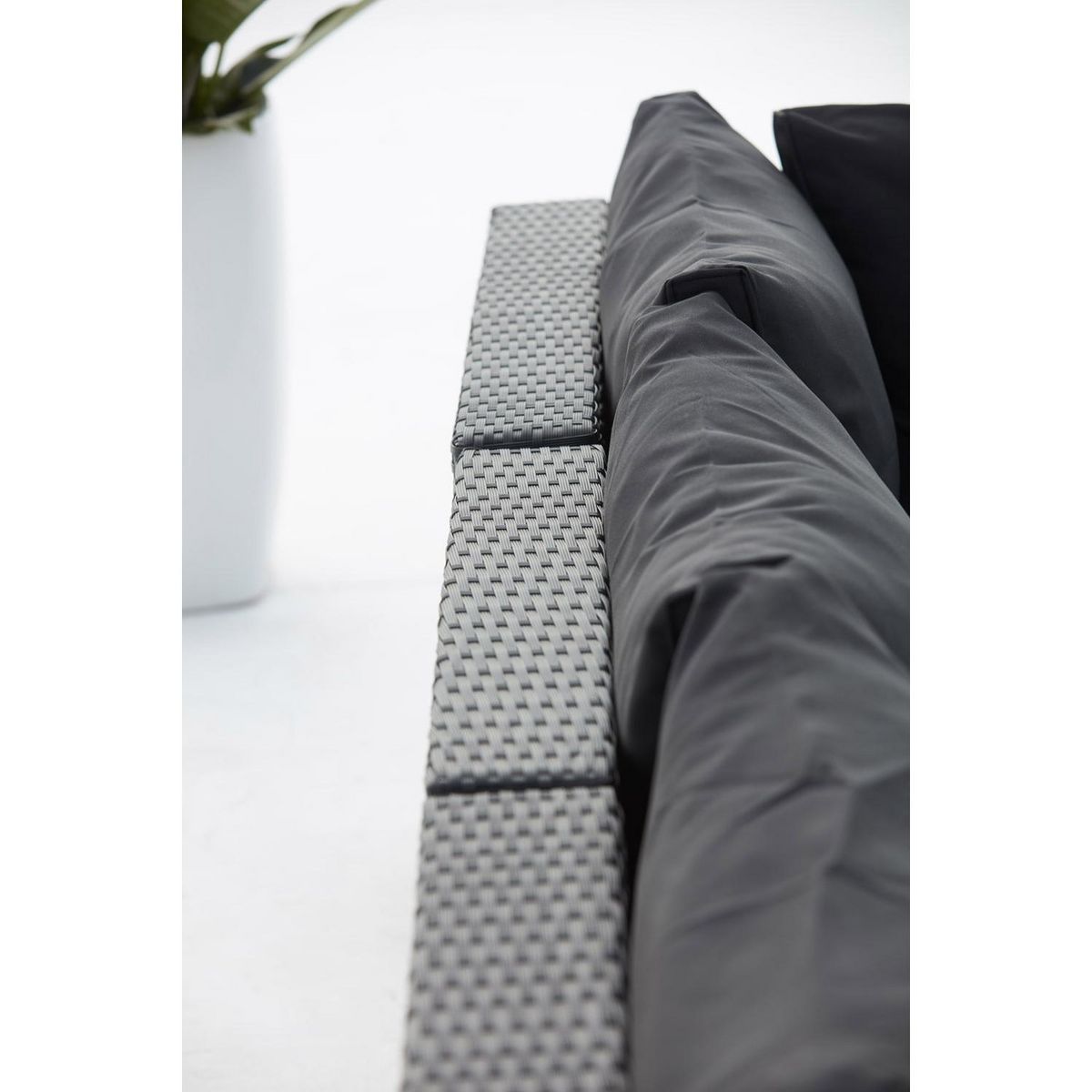 CONCEPT USINE Salon de jardin modulable 5 places en résine tressée noir MILANO