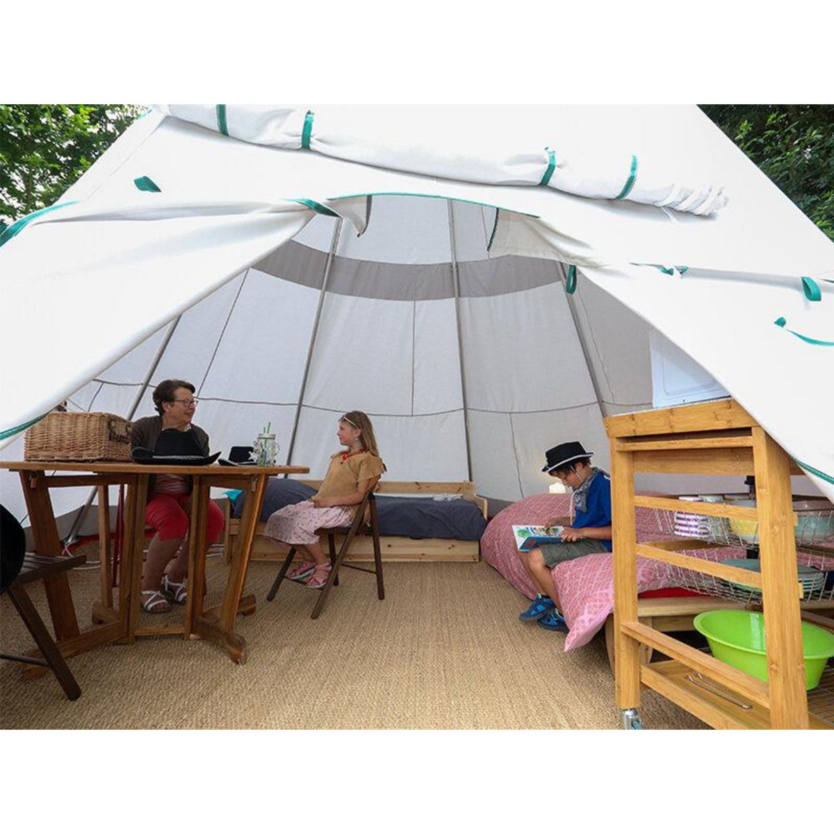 Smartbox Séjour insolite en famille : 2 jours en tipi ou en tente perchée près d'Abbeville - Coffret Cadeau Séjour