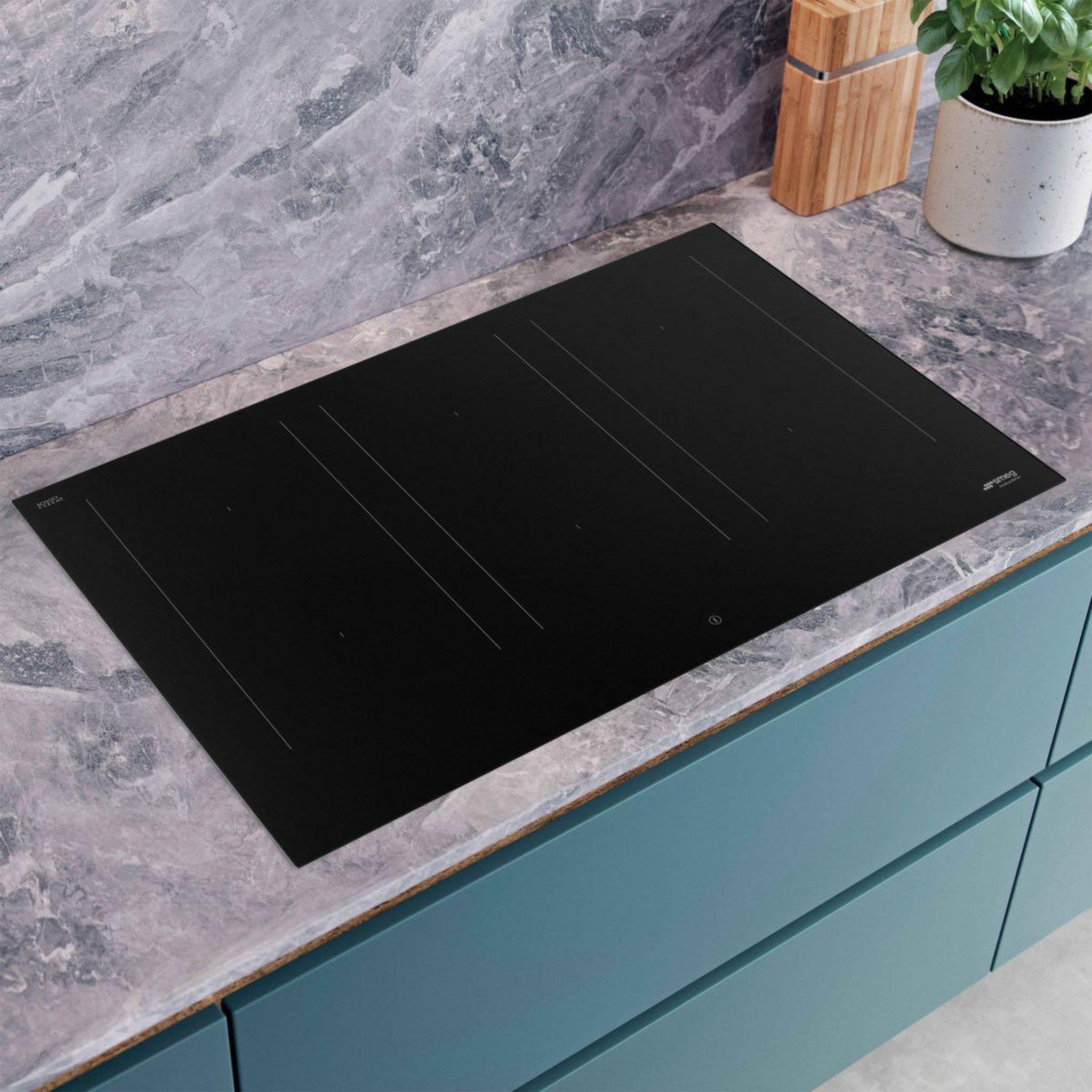 Voir la diapositive 5 : SMEG Plaque induction SIM3864N