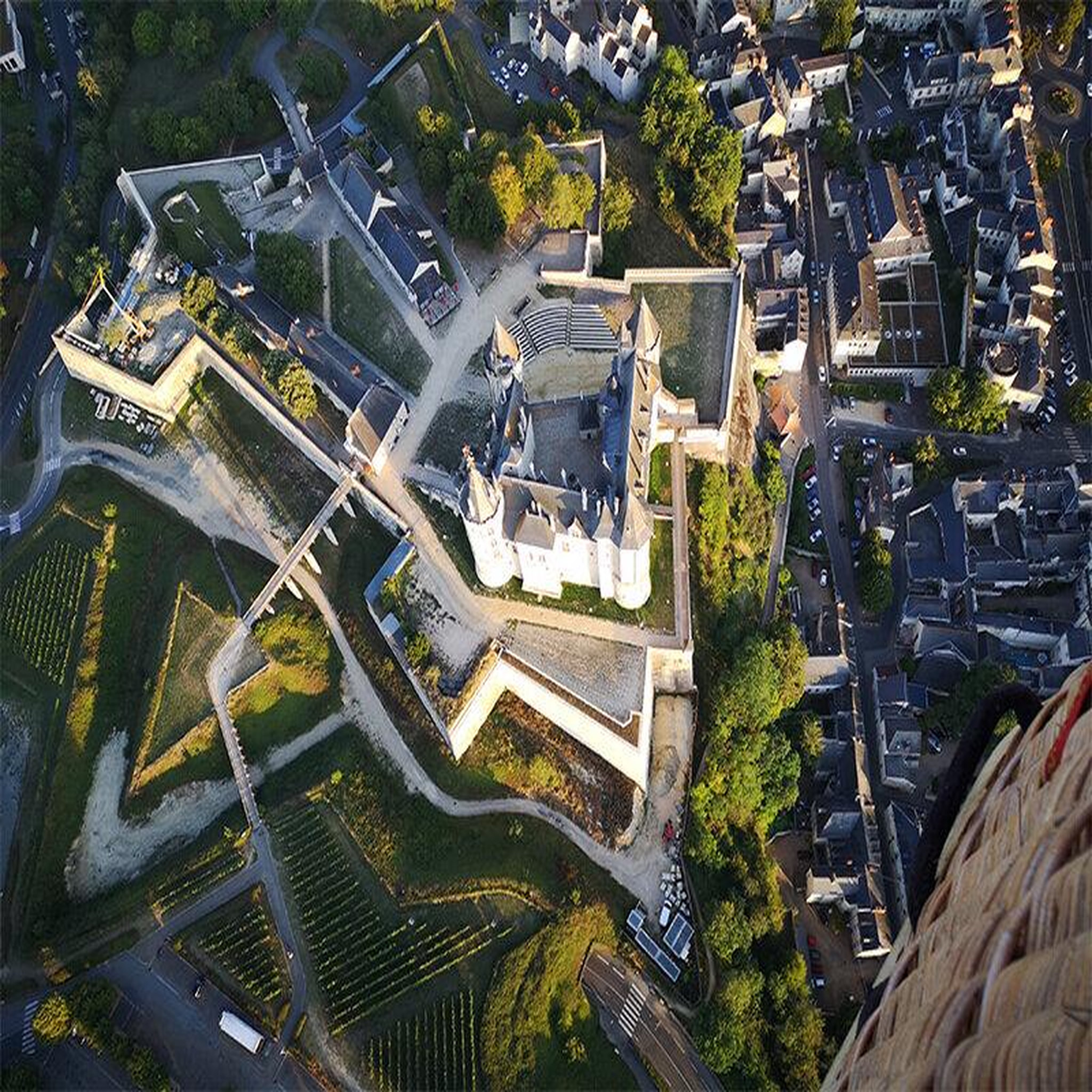Voir la diapositive 3 : Smartbox Vol en montgolfière en semaine au-dessus des vignobles français - coffret cadeau sport & aventure