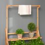 Voir la diapositive 4 : OUTSUNNY Étagère échelle à fleurs en bois de bambou - porte plante bois 3 étagères + barre support pour pots suspendus