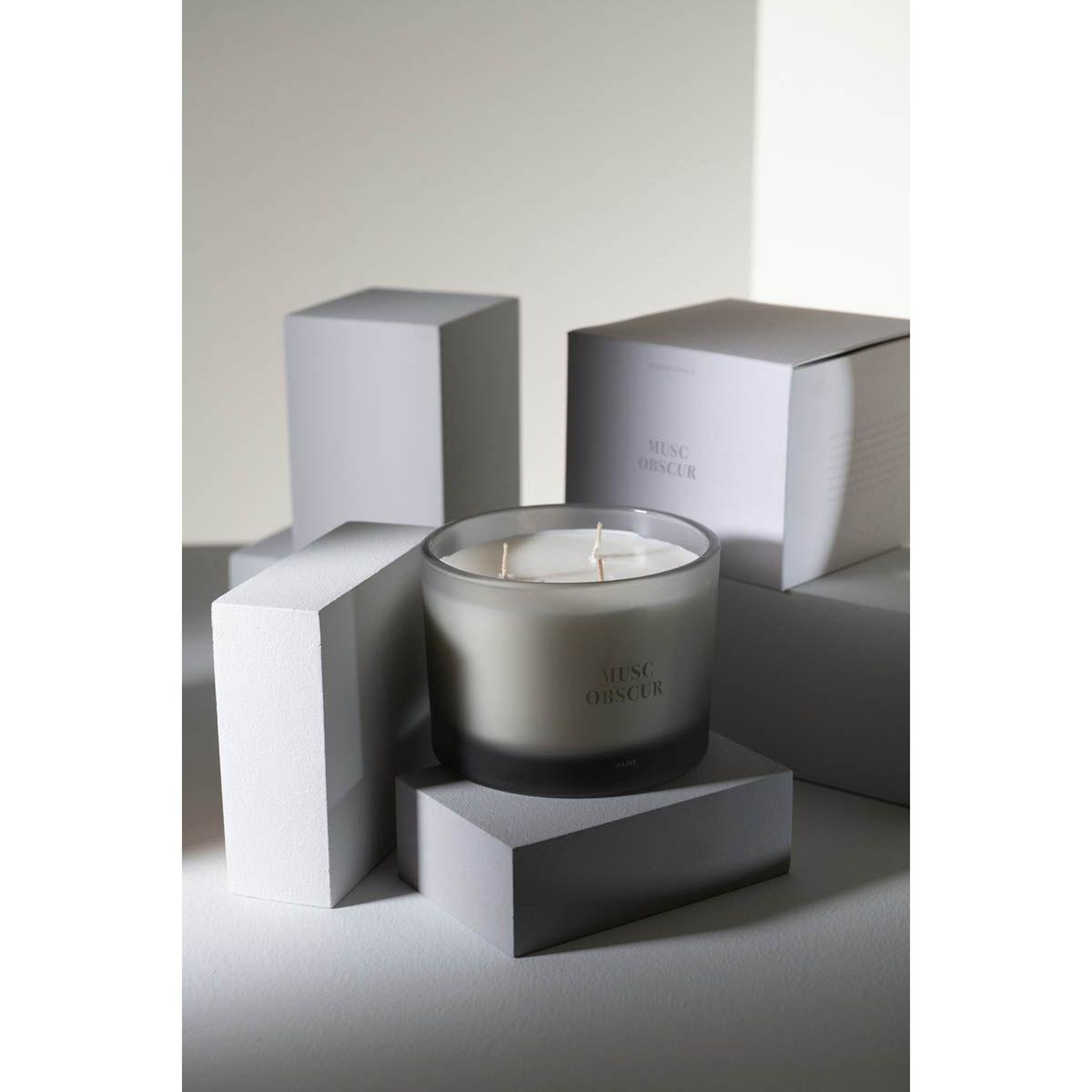 Voir la diapositive 6 : J-LINE Bougie parfumée  accords essentiels  10cm musc obscur