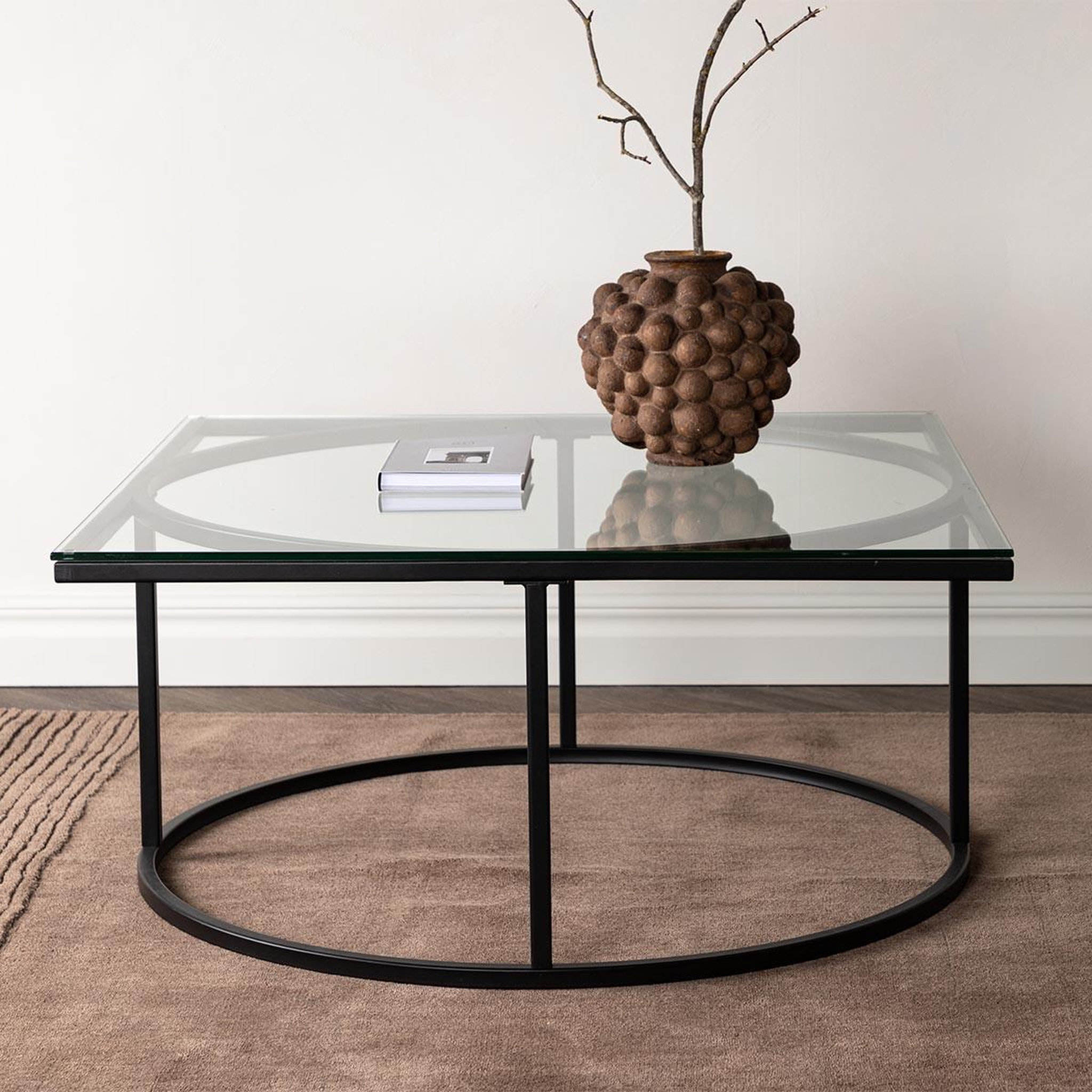 Voir la diapositive 5 : Paris Prix Table basse design en verre  skanor  90cm noir