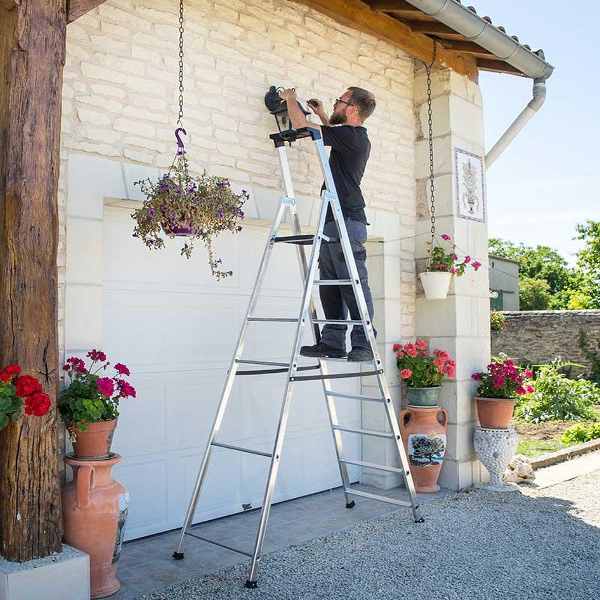 Voir la diapositive 2 : HAILO Escabeau professionnel sécurisé 8 marches Hailo Alu plateforme PEHD