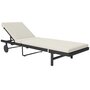 Voir la diapositive 1 : OUTSUNNY Bain de soleil transat inclinable 2 roues - épais matelas intégré blanc cassé -  acier résine tressée noir
