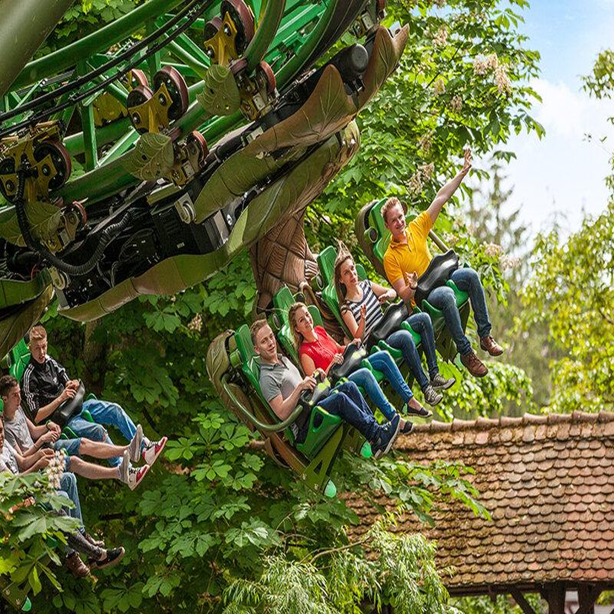Voir la diapositive 5 : Smartbox Séjour europa-park 2026 : billet pour 2 adultes (1 jour) et 1 nuit dans un hôtel proche d'europa-park - coffret cadeau multi-thèmes