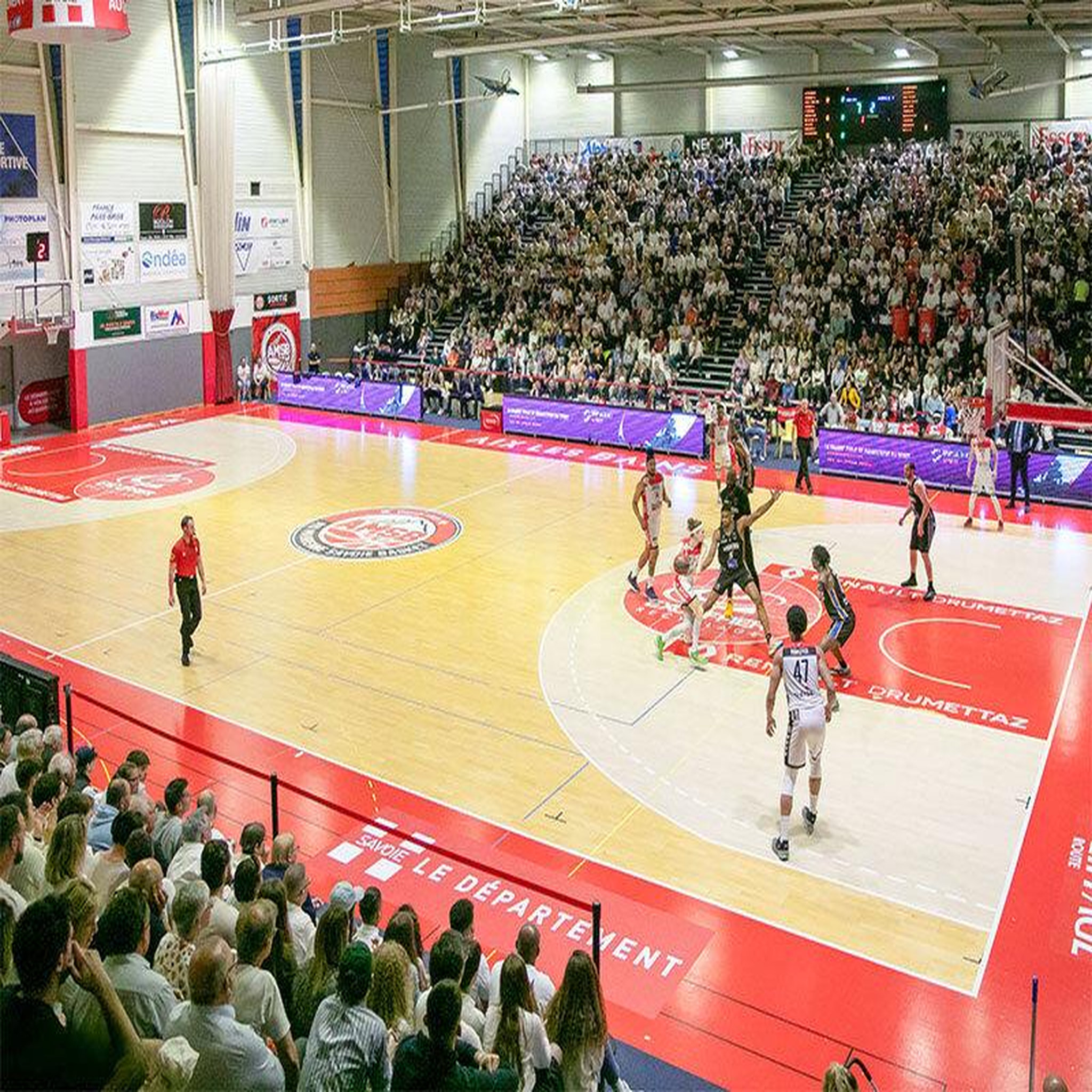 Voir la diapositive 3 : Smartbox Billet VIP pour un match au choix de l'Aix Maurienne Savoie Basket pour 2 - Coffret Cadeau Sport & Aventure