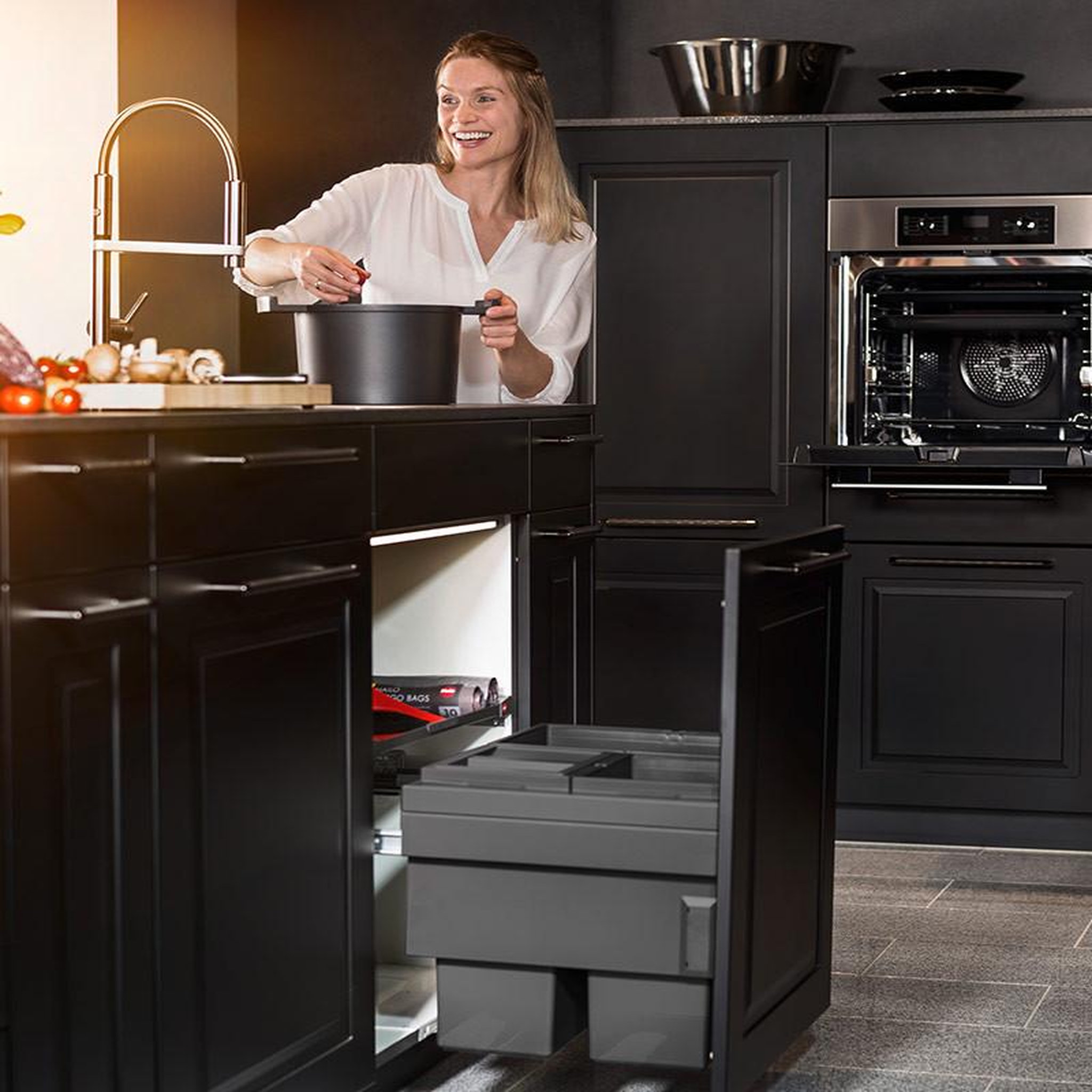 Voir la diapositive 2 : HAILO Poubelle de cuisine tri sélectif 3 bacs encastrable 44l (18+13+13) hailo cargo synchro