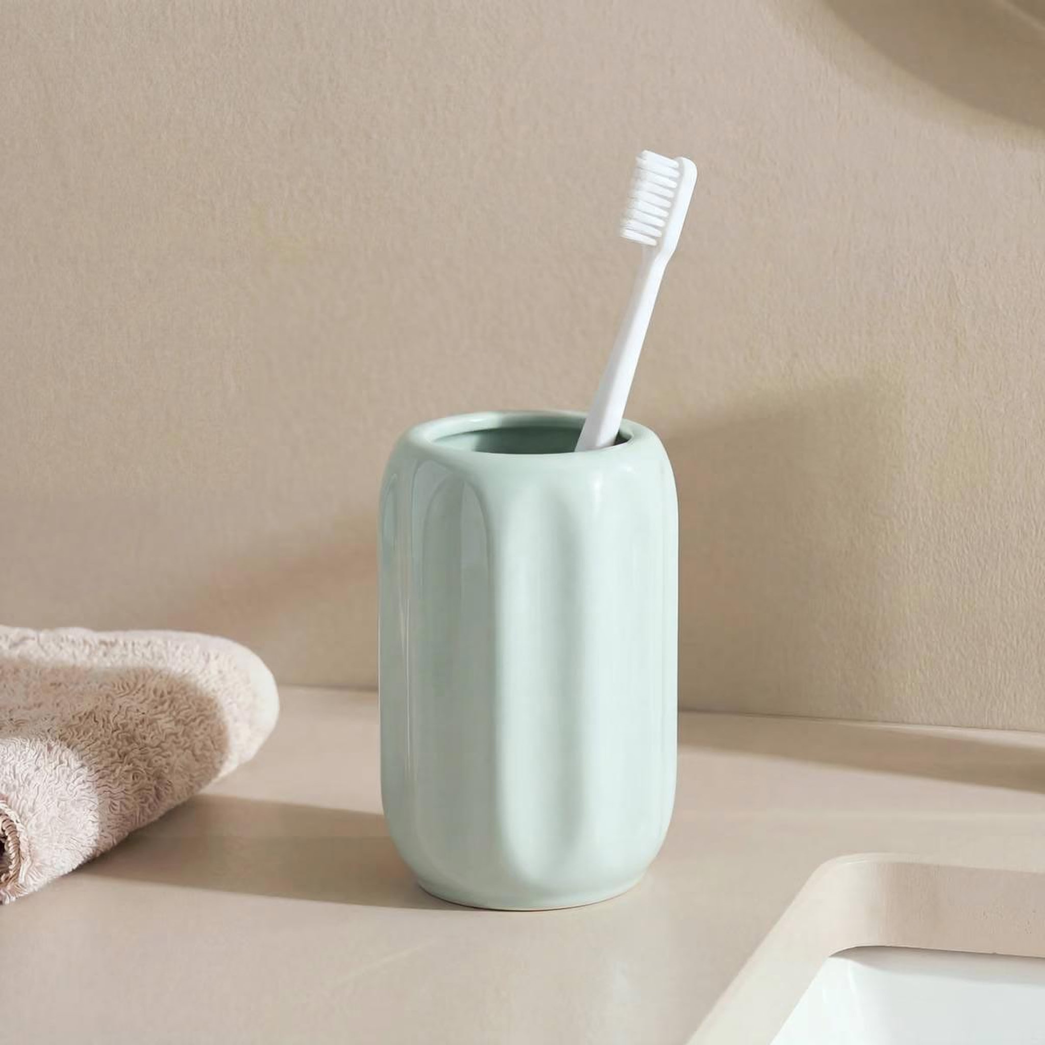 Voir la diapositive 2 : FIVE Pot à brosse à dents en grès  suny colorama  12cm vert céladon