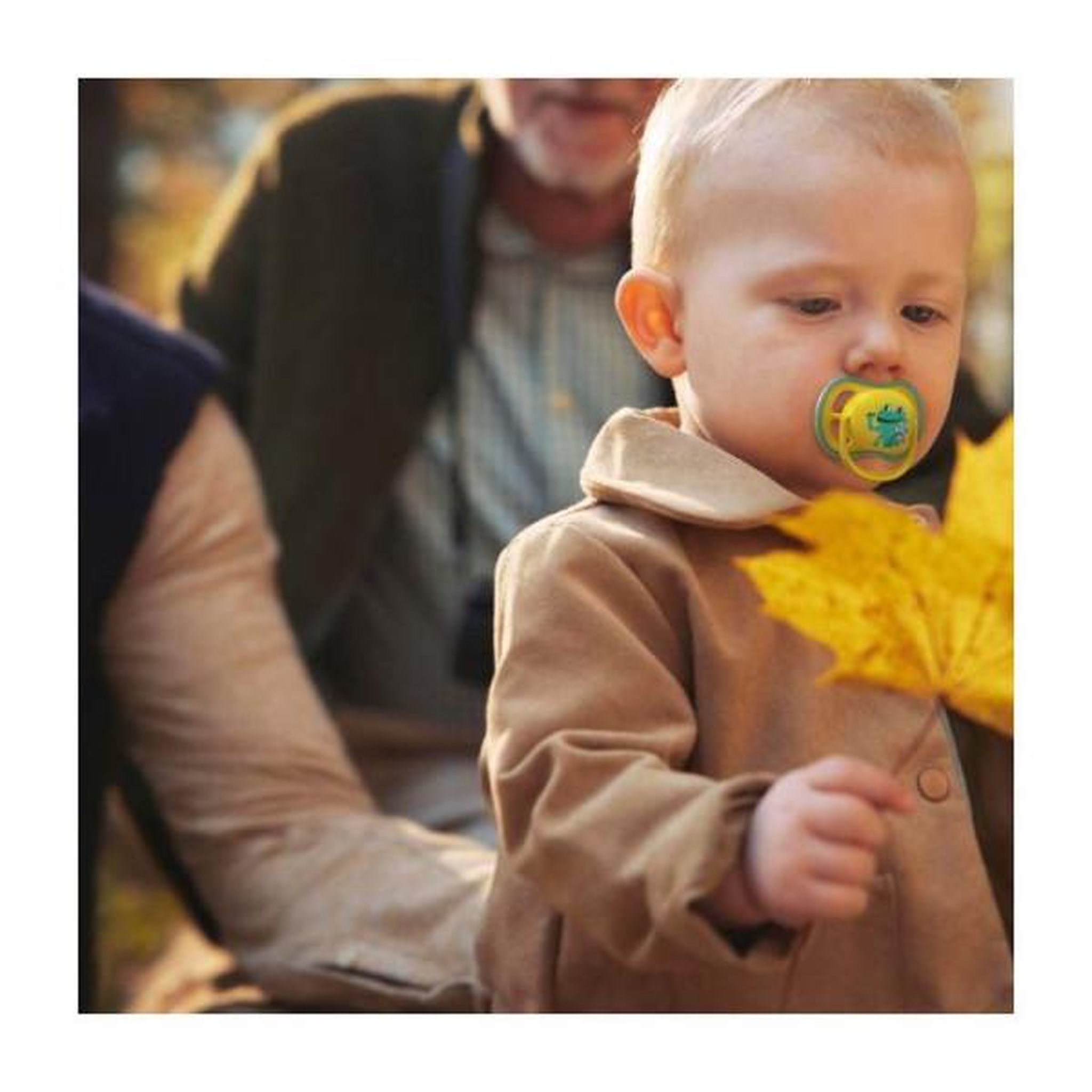Voir la diapositive 3 : Philips Avent Lot de 4 sucettes Pacifier ultra air - PHILIPS AVENT - SCF087/27 - Jour et nuit - Sans BPA - 18 mois et + - Vert / Orange