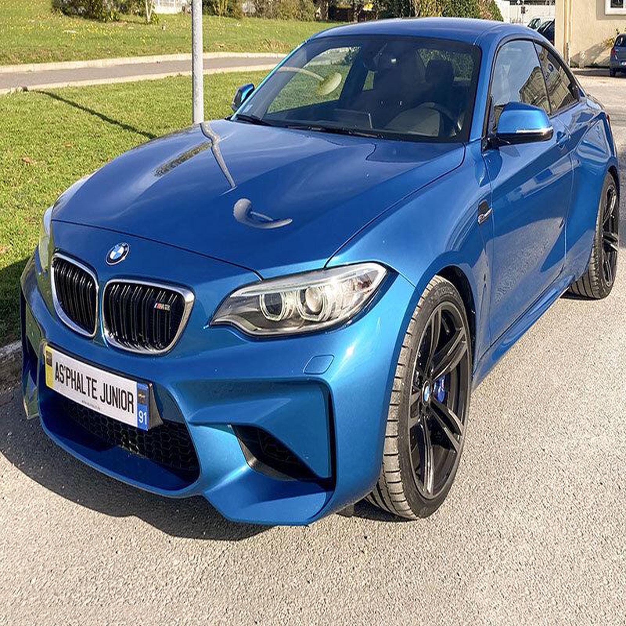 Voir la diapositive 2 : Smartbox Stage de pilotage enfant : 5 tours de circuit en alpine a110 s ou bmw m2 - coffret cadeau sport & aventure
