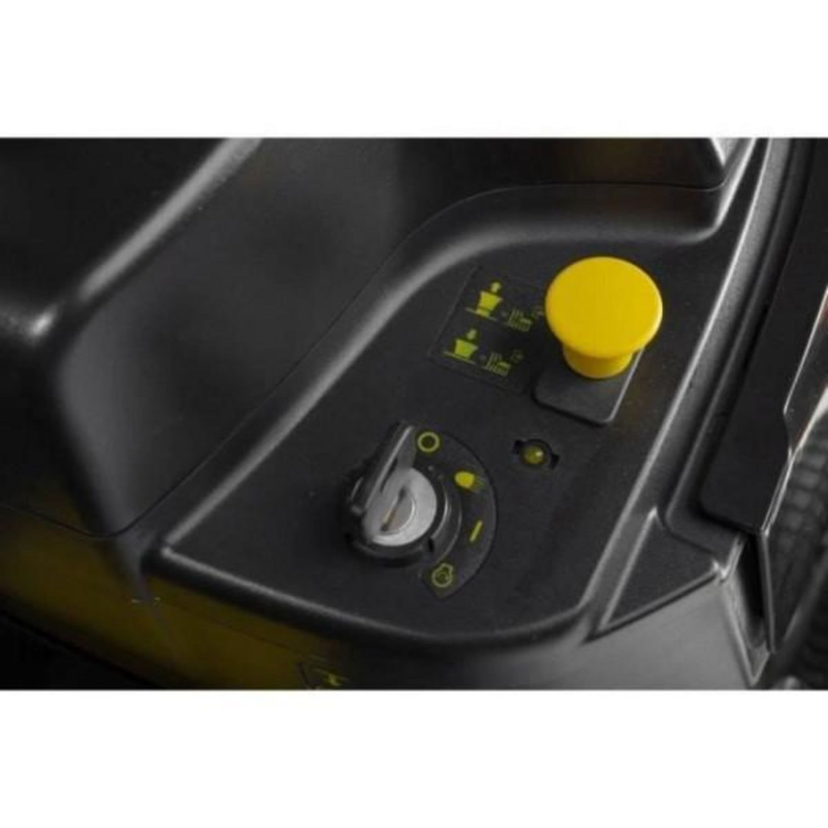 Alpina Tondeuse a Gazon   autoportée thermique ALPINA AT4 84A – 84cm de coupe - Jusqu'a 2800 m² - 352 cm3 - éjection bac 200L