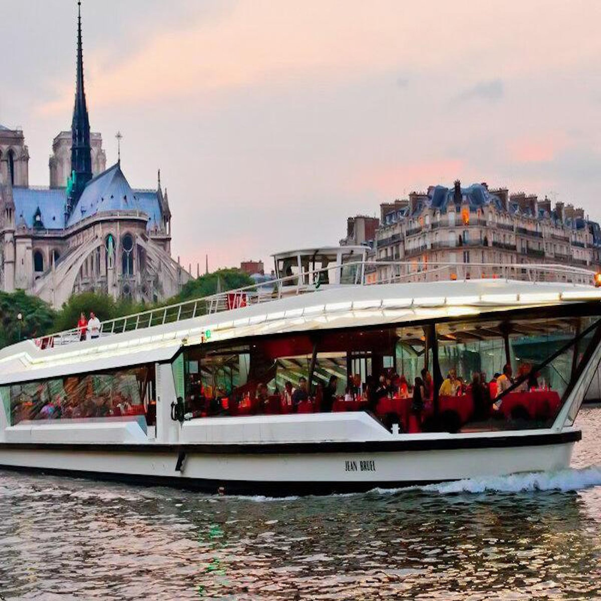 Smartbox Croisière sur la Seine en bateau-mouche pour 1 adulte - Coffret Cadeau Sport & Aventure