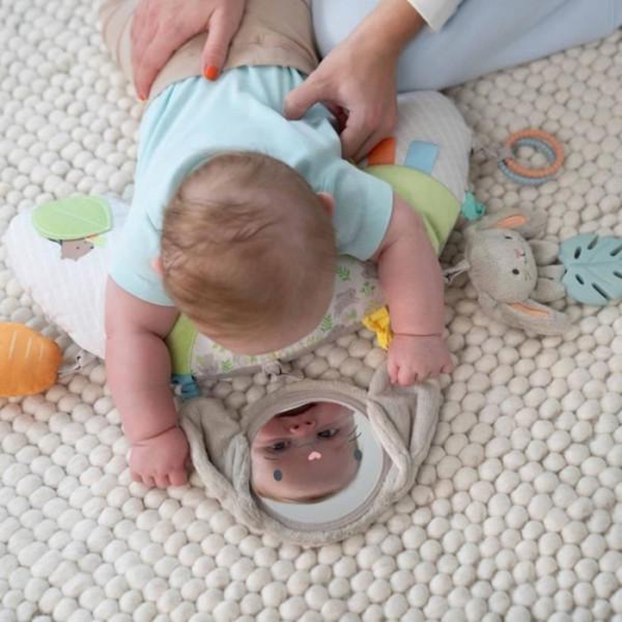 Voir la diapositive 3 : MARKET24 INGENUITY Tapis d'éveil au sol bébé Sylvi pour le temps passé sur le ventre plus long avec jouets mutil sensoriels