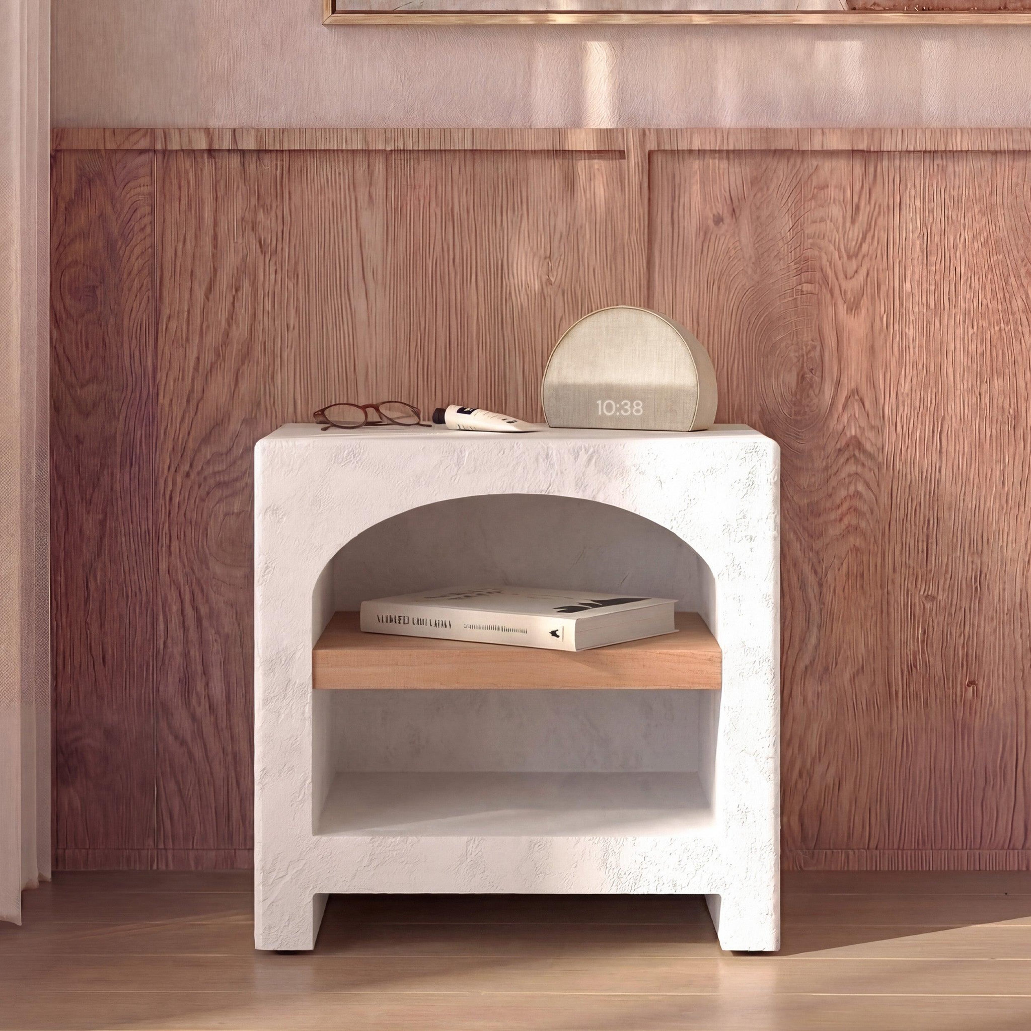 Voir la diapositive 2 : MAISON PAVANE Table de chevet en plâtre blanc cassé et bois d'acacia-Fira