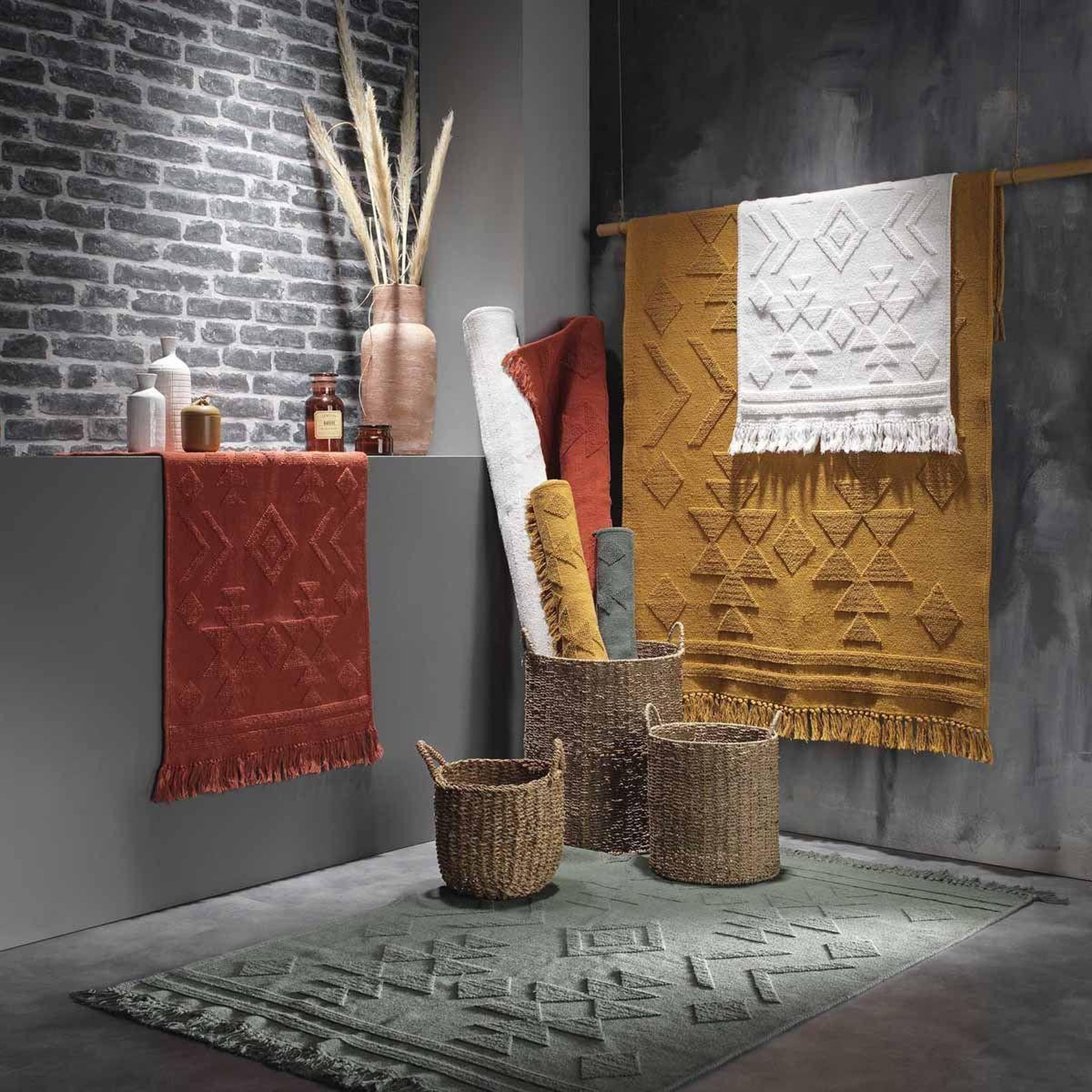 Voir la diapositive 4 : Douceur d'Intérieur Tapis déco à franges  cilaos  120x170cm terracotta