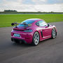 Voir la diapositive 3 : Smartbox Stage de pilotage : 3 tours sur le circuit de La Ferté-Gaucher en Porsche Cayman 718 GT4 RS - Coffret Cadeau Sport & Aventure