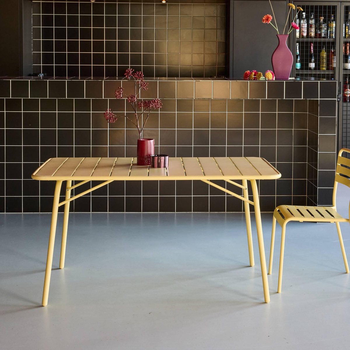 SWEEEK Table de jardin pliante métal 6 places, Amelia 141,2 x 80 x 72,5cm