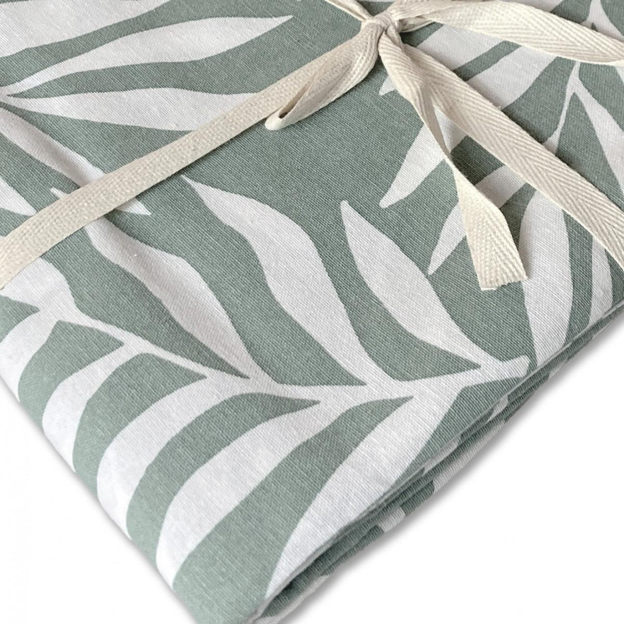 Voir la diapositive 3 : FUTURE HOME Nappe carrée anti-taches déperlante feuillage 140x140cm vera