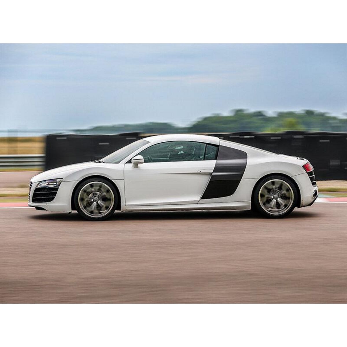 Smartbox Stage de pilotage : 4 à 5 tours de circuit au volant d'une Audi R8 V10 - Coffret Cadeau Sport & Aventure