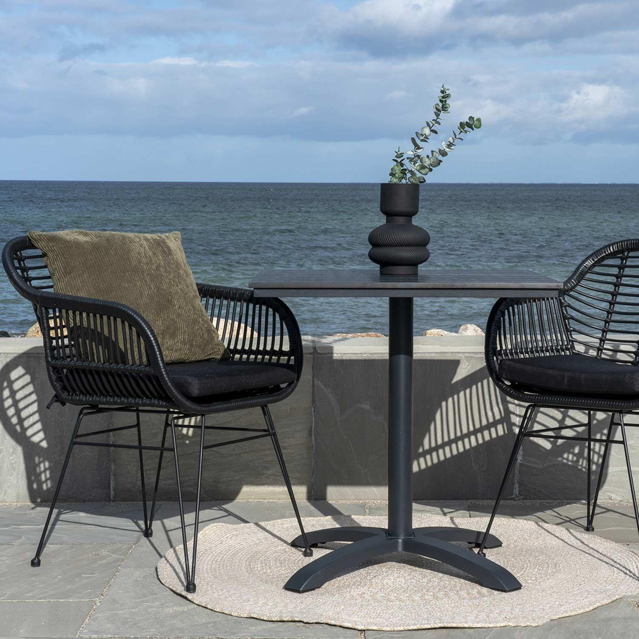 Voir la diapositive 2 : HOUSE NORDIC 2 fauteuils de jardin noirs trieste