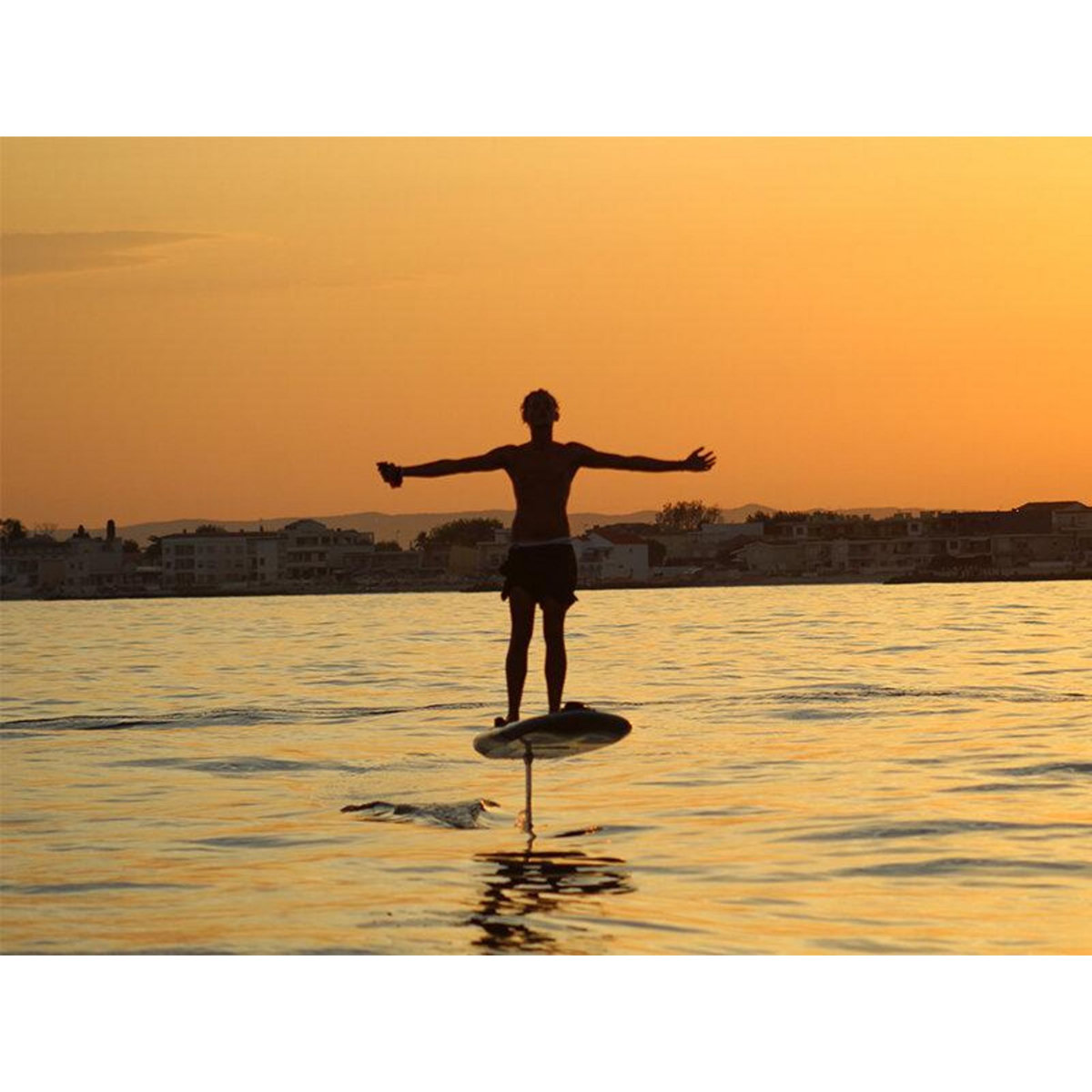 Smartbox Balade de 30 min en overboat ou eFoil pour 2 à Carnon près de Montpellier - Coffret Cadeau Sport & Aventure