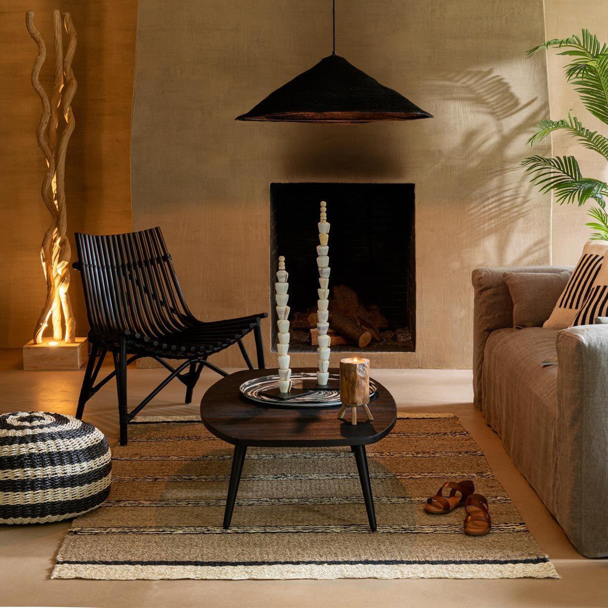 Voir la diapositive 6 : J-LINE Table basse en bois  teck  120cm noir