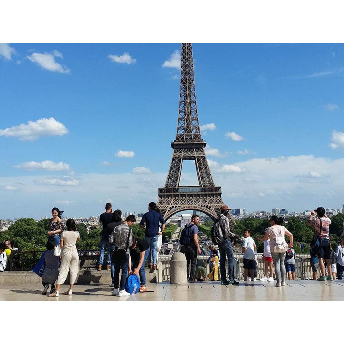 Smartbox Visite guidée d'1h30 et billets coupe-file pour le sommet de la tour Eiffel pour 2 personnes - Coffret Cadeau Multi-thèmes