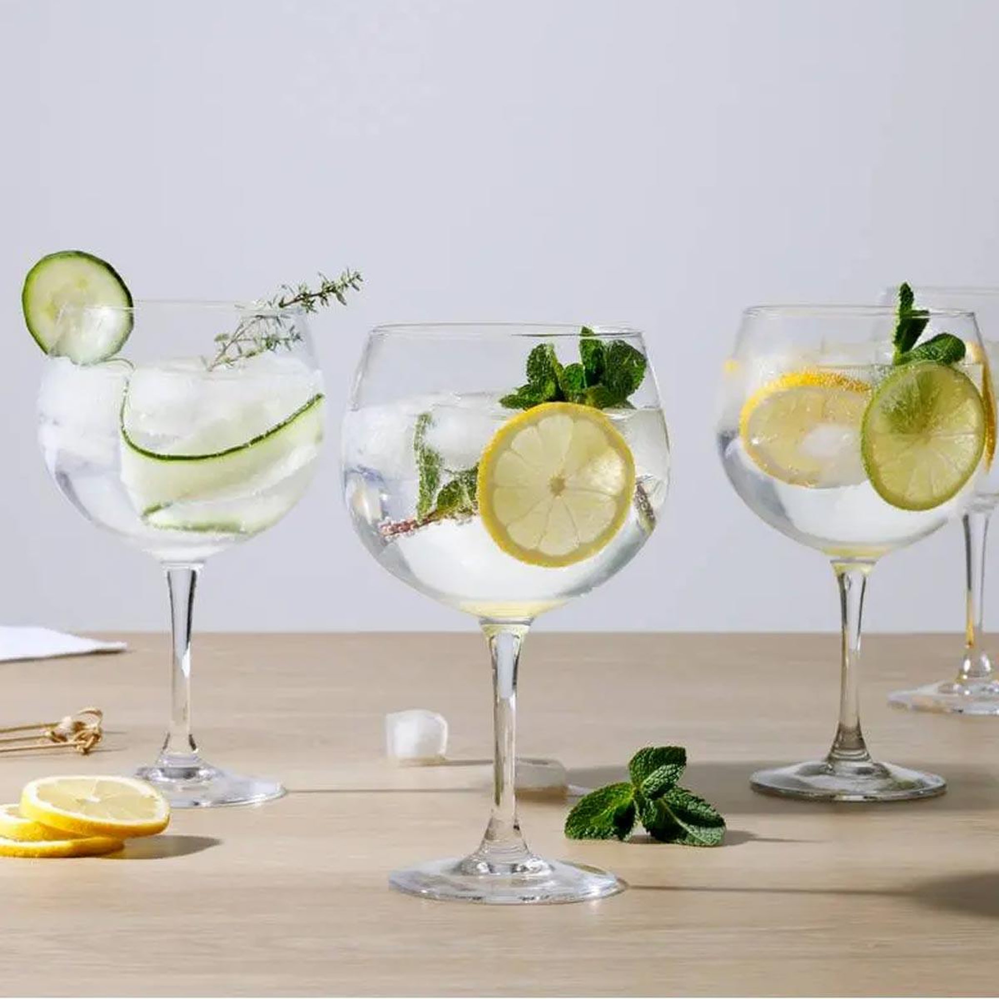 Voir la diapositive 3 : SECRET DE GOURMET Lot de 4 verres à pied  gin  70cl transparent