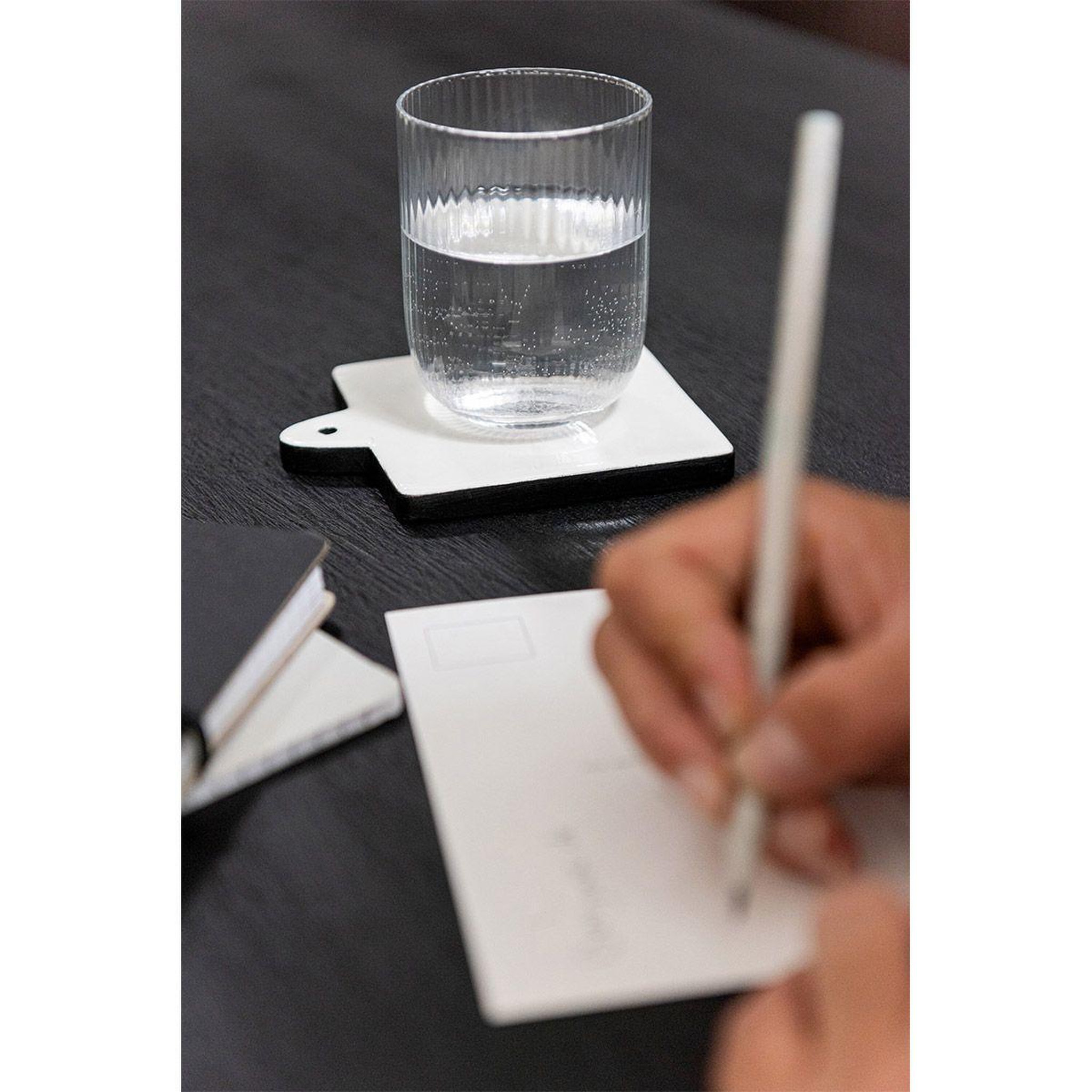 Voir la diapositive 6 : J-LINE Lot de 6 dessous de verre  tokyo  23cm noir & blanc