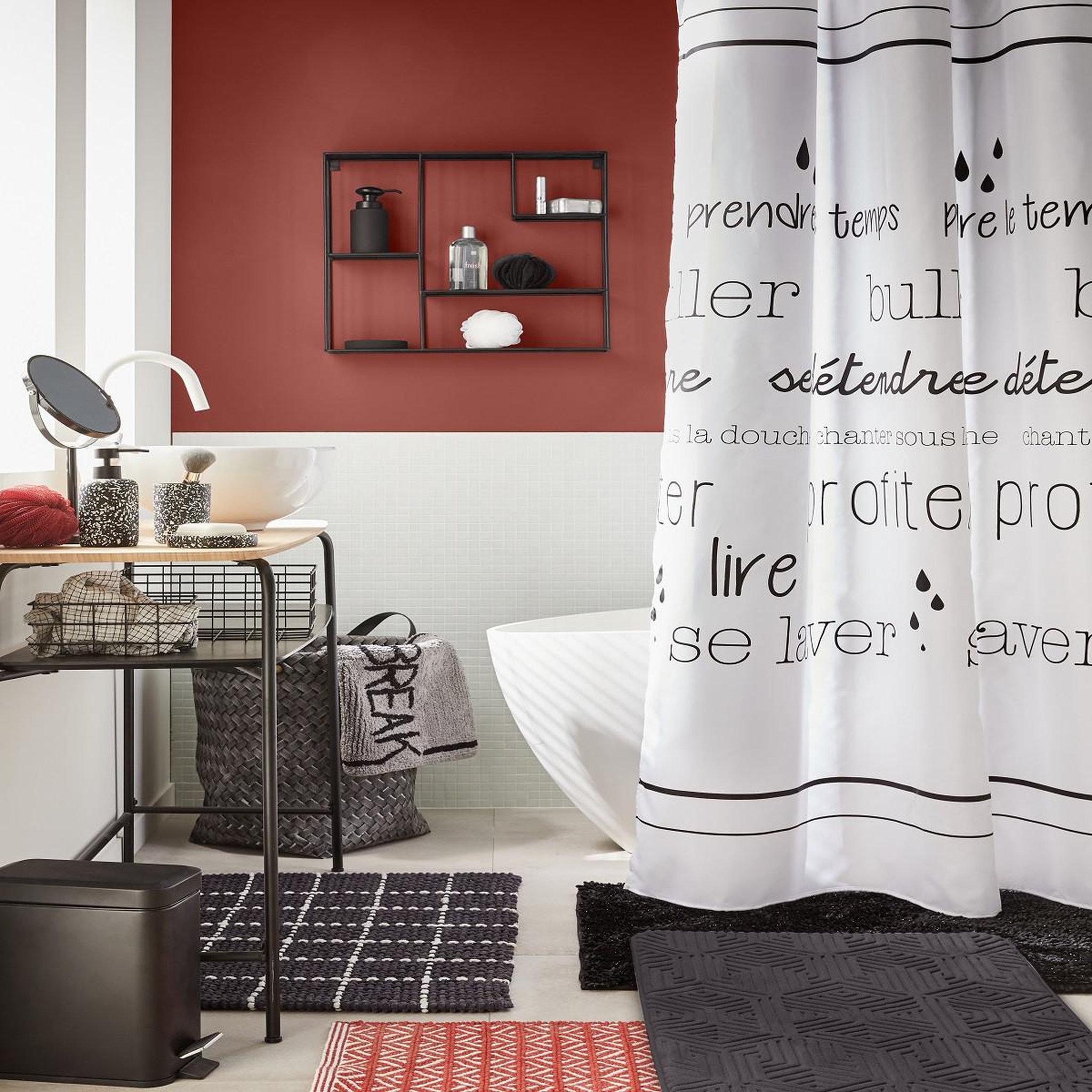 Voir la diapositive 5 : GUY LEVASSEUR Tapis de bain déco fil doré en polyester 60x120cm