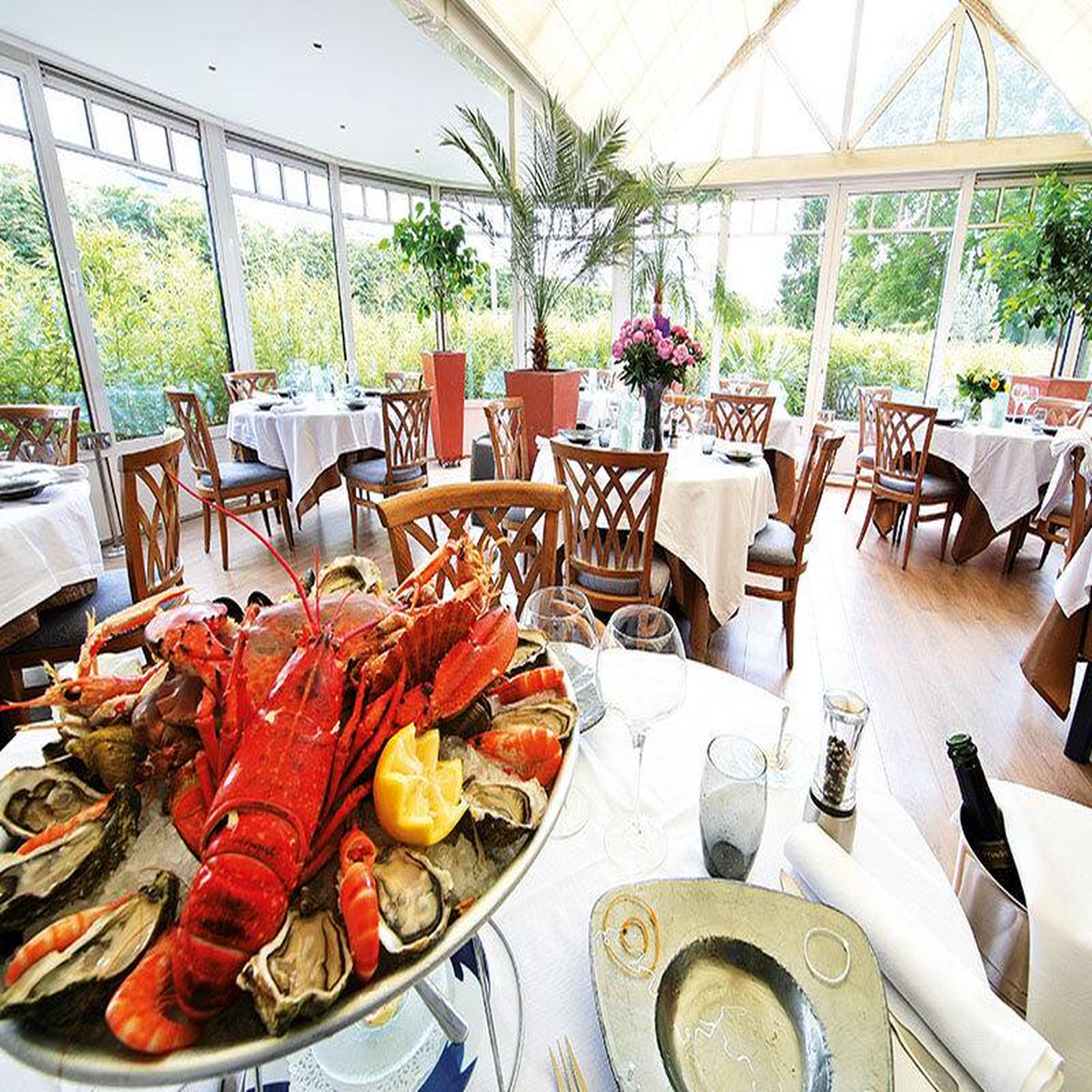 Voir la diapositive 4 : Smartbox Adresses gastronomiques : repas à la table d'un prestigieux restaurant français - coffret cadeau gastronomie