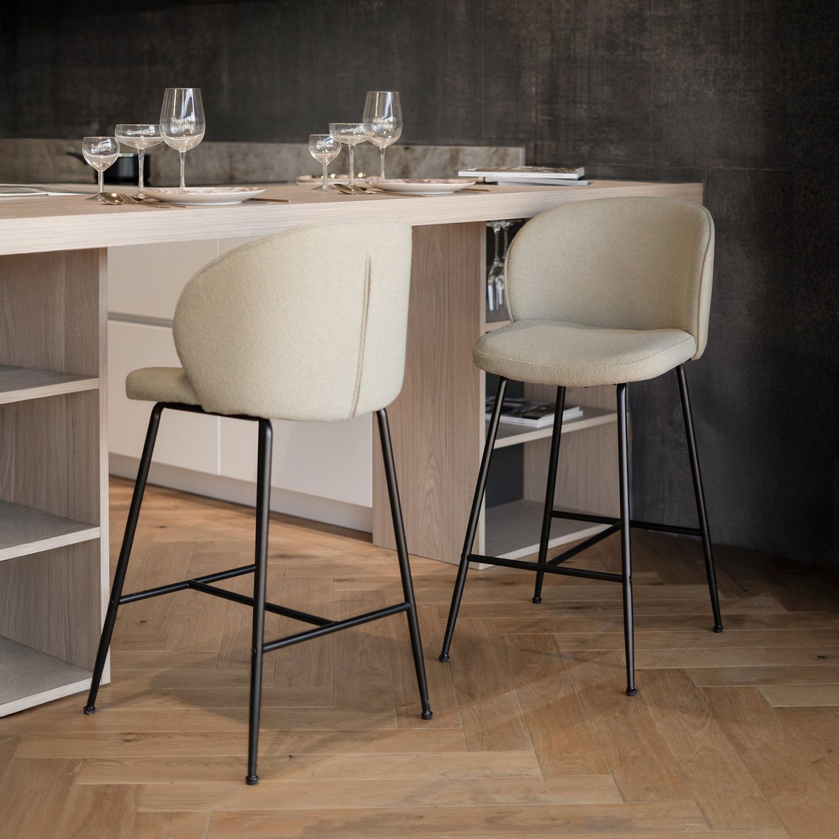 Rendez vous déco Lot de 2 chaises pour îlot central 66,3 cm en tissu bouclé beige-Groom