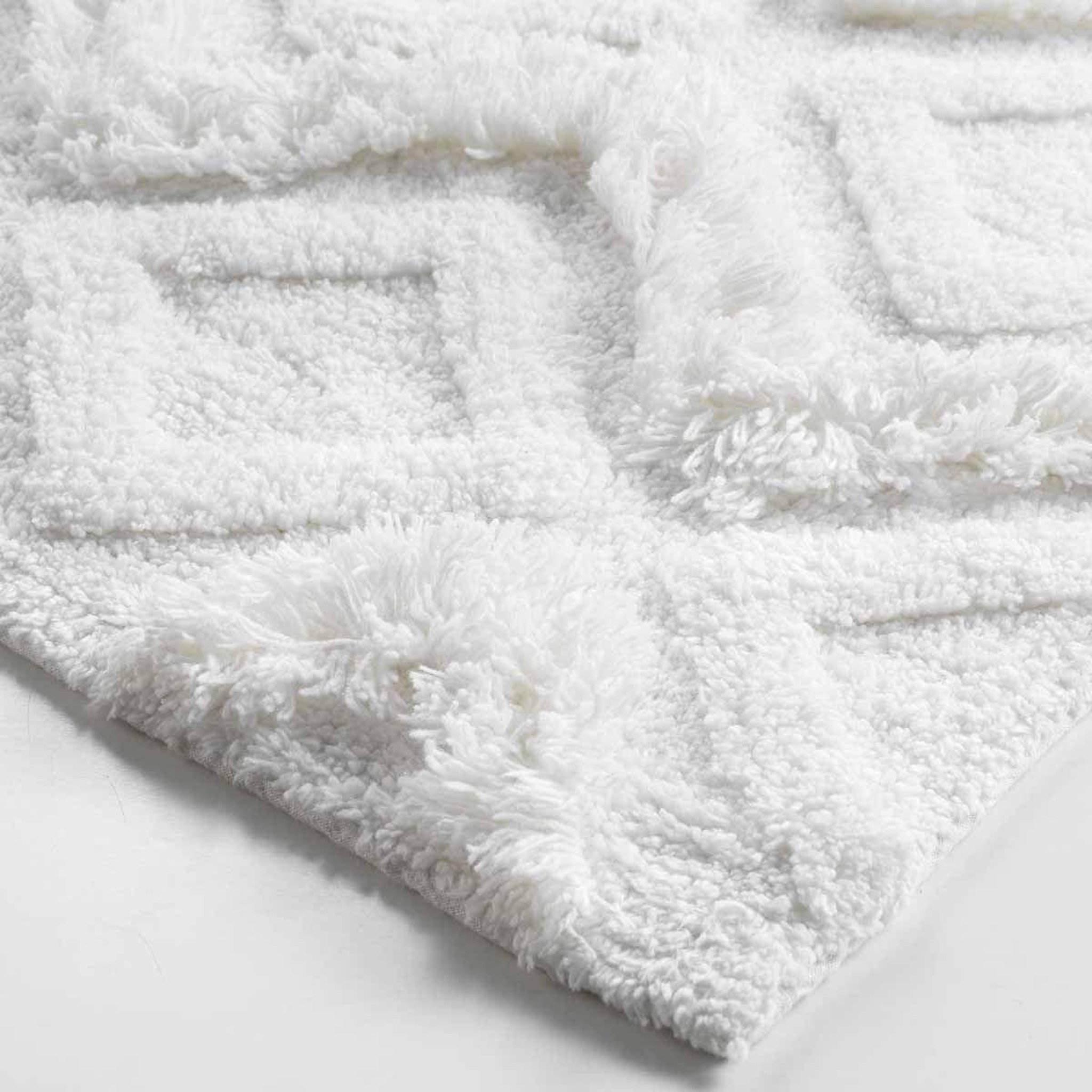 Voir la diapositive 2 : Douceur d'Intérieur Tapis de salle de bain  ikatis  50x80cm blanc