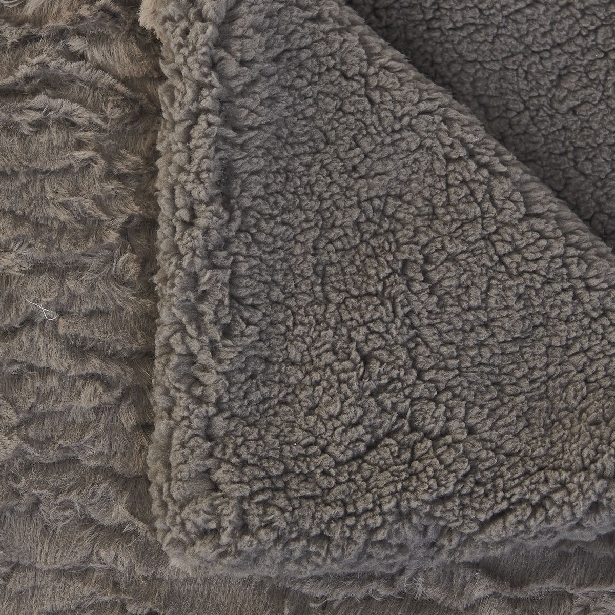 ACTUEL Plaid contraste embossé en polyester 240gsm PALMERAIE