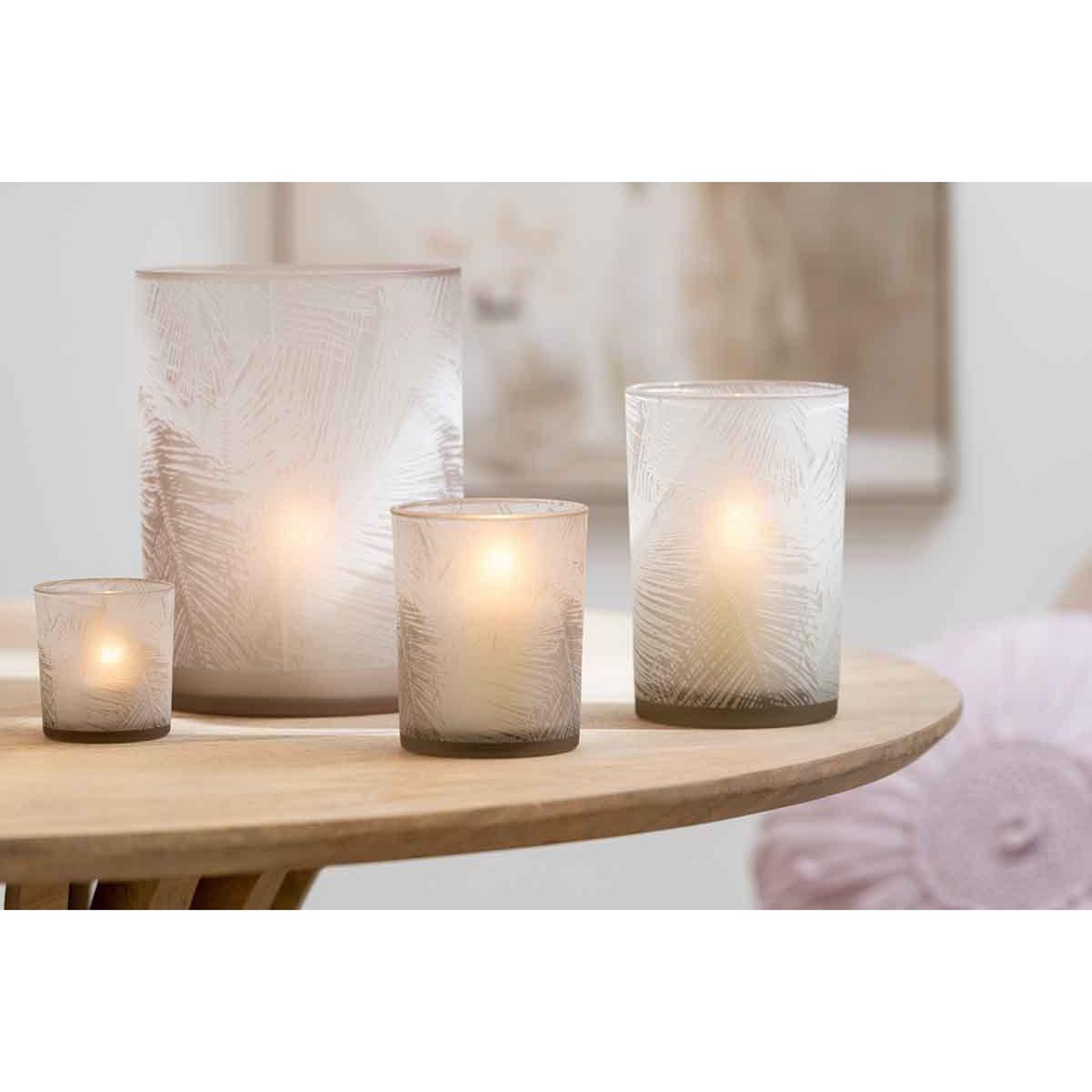 Voir la diapositive 4 : J-LINE Photophore design en verre  feuilles  24cm beige
