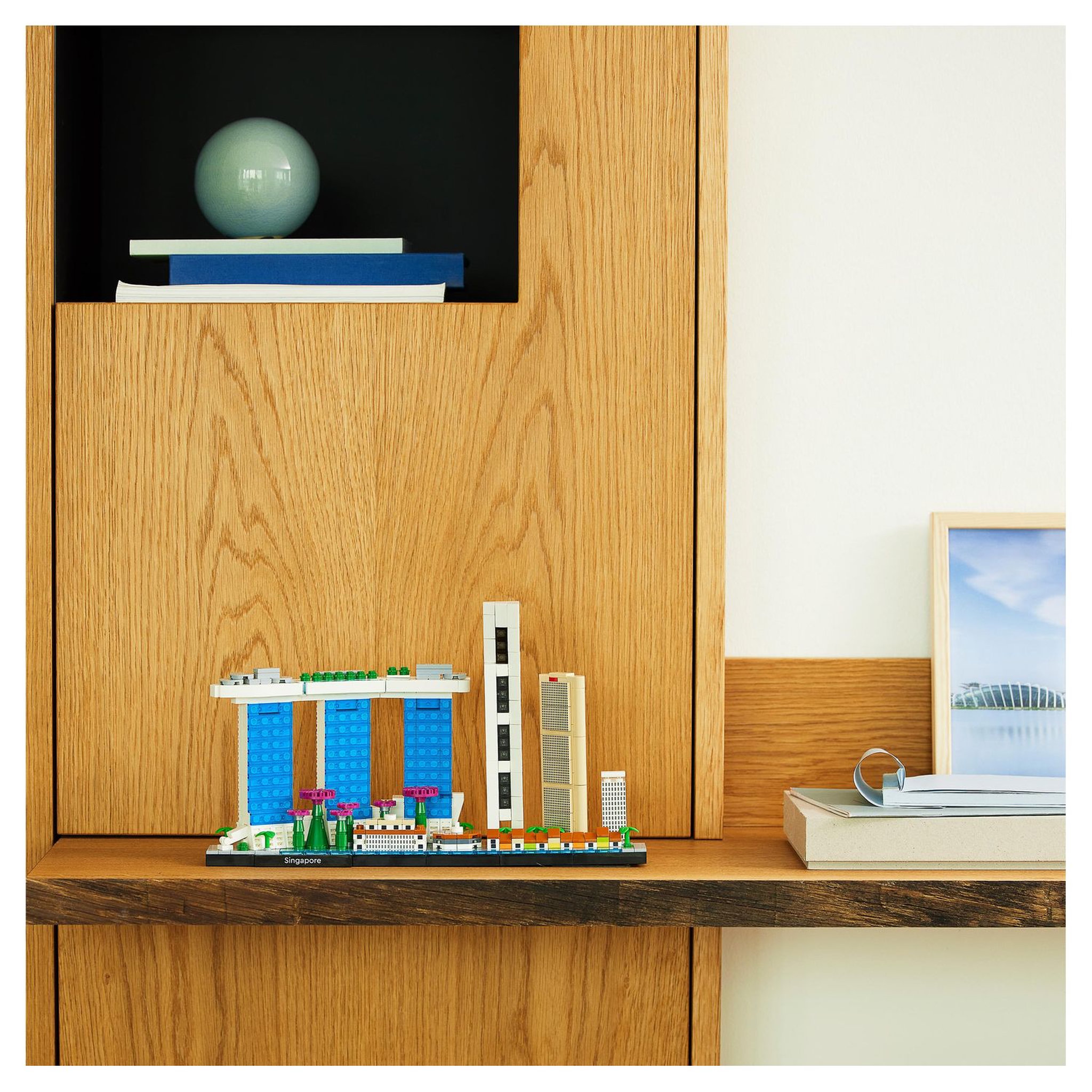 Voir la diapositive 8 : LEGO Architecture 21057 Singapour, Maquette à Construire, Set pour Adultes