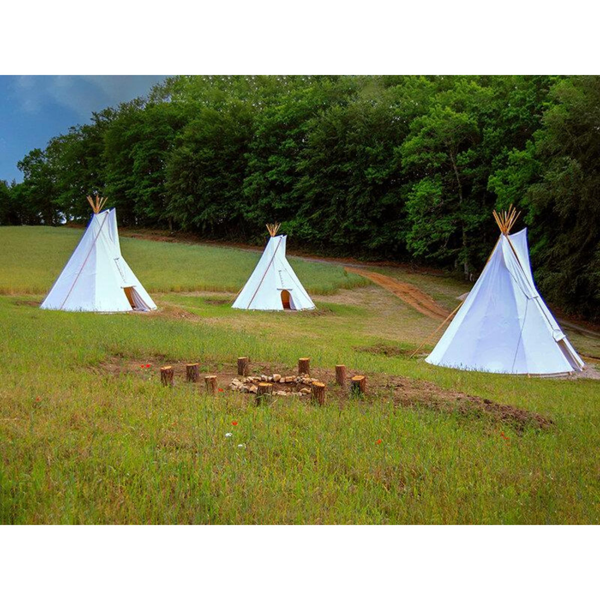 Smartbox 2 jours insolites en tipi en famille près d'Aurillac - Coffret Cadeau Séjour