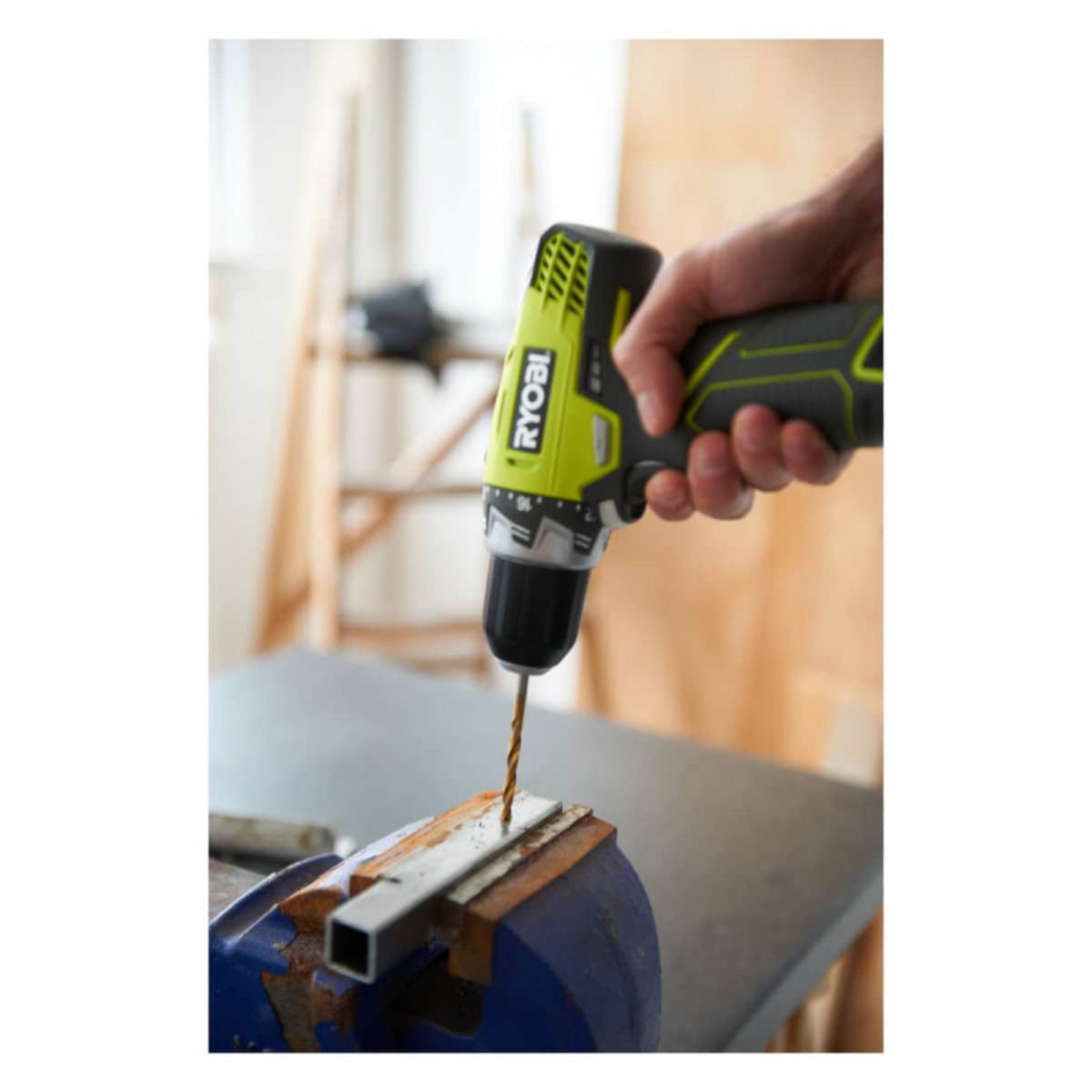 Ryobi Perceuse-visseuse RYOBI 12V - 2 Batteries 2.0Ah - 1 Chargeur RCD1201-220S