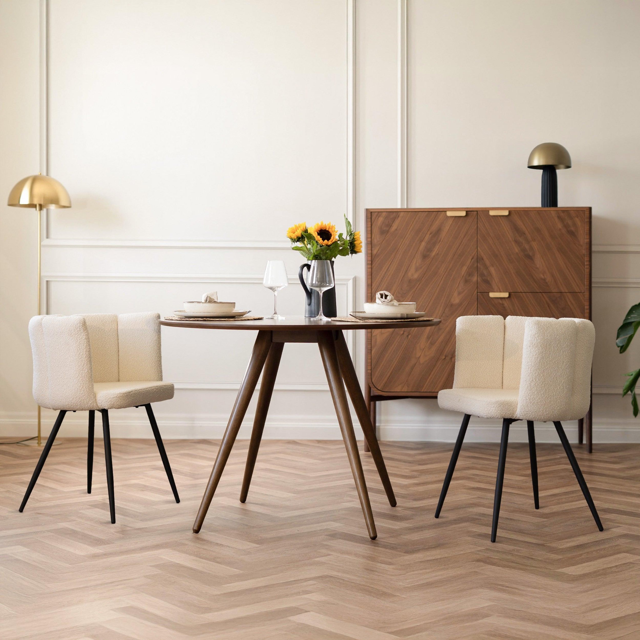 Voir la diapositive 5 : MAISON PAVANE Lot de 2 chaises en tissu bouclé beige et pieds en métal-cosette