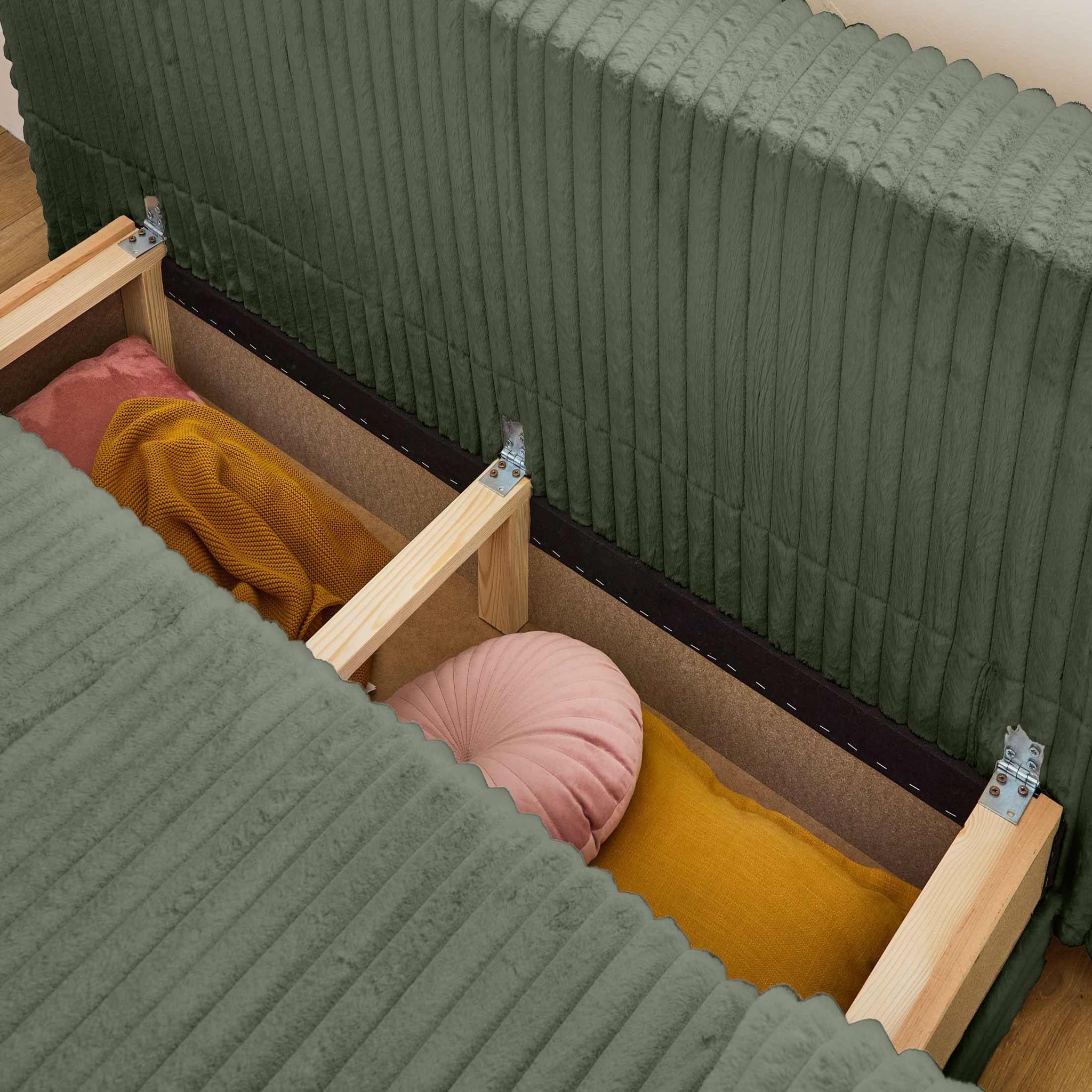 Voir la diapositive 4 : BEST MOBILIER Cristal - canapé 3 places - convertible avec coffre et grand pouf - en fausse fourrure côtelée