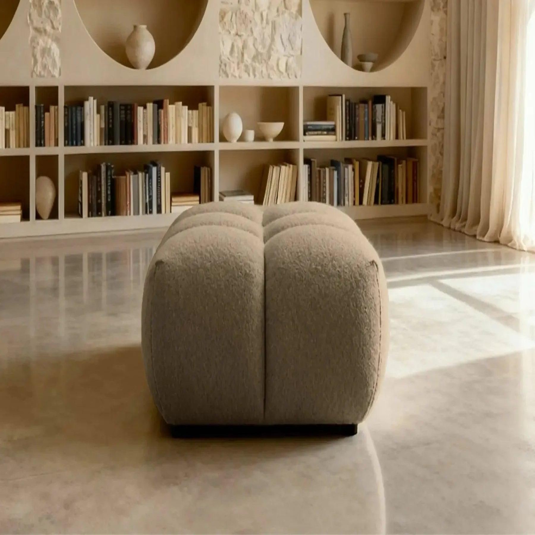 Voir la diapositive 3 : CASANOVA PARIS Alexia - pouf tissu bouclette