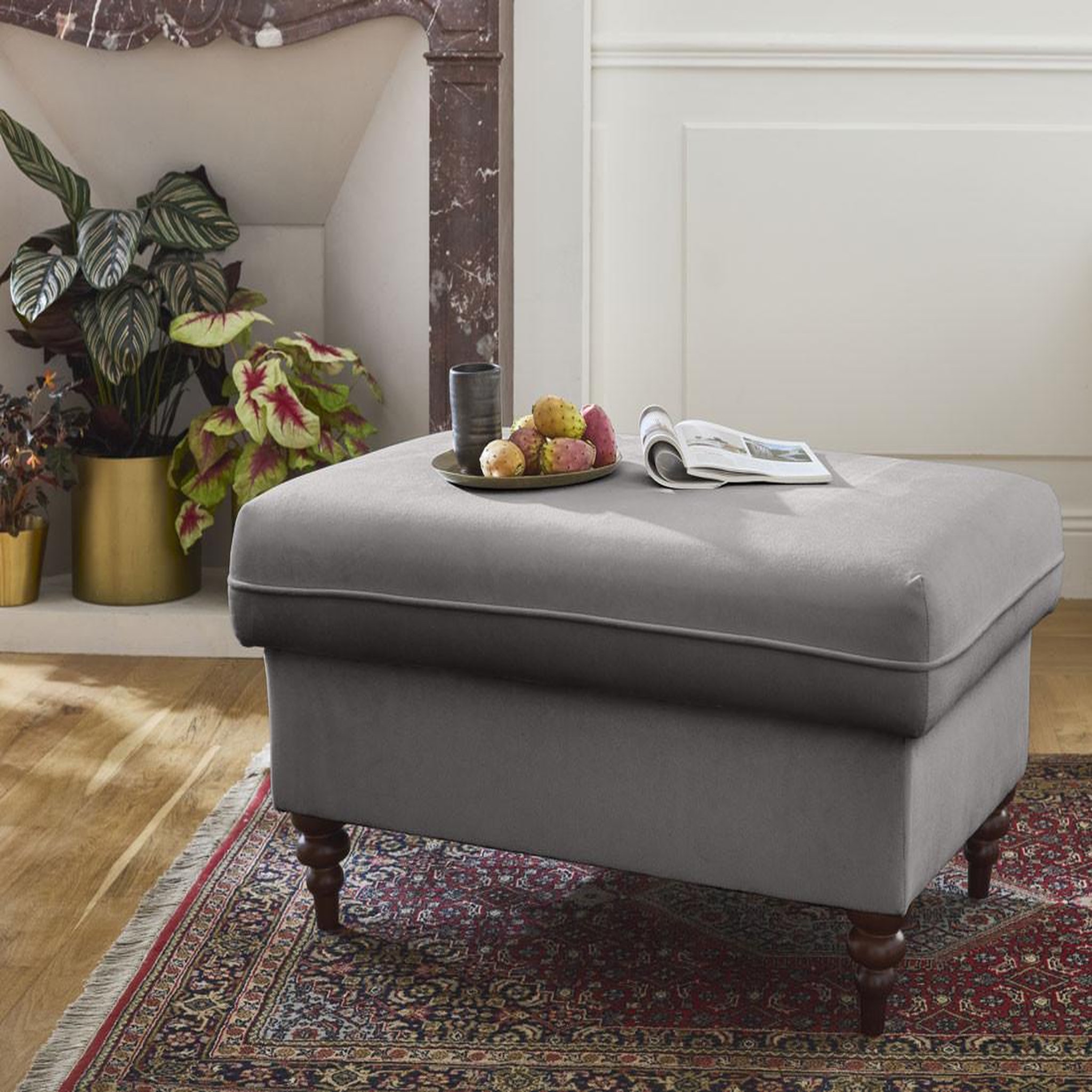 Voir la diapositive 2 : BEST MOBILIER Flamingo - pouf en velours