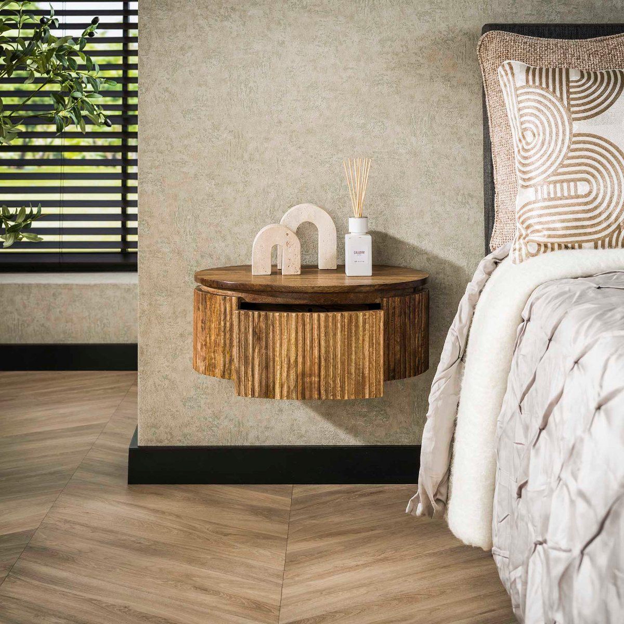 Voir la diapositive 3 : JLC KREATION Table de chevet en bois massif ondulata murale 1t