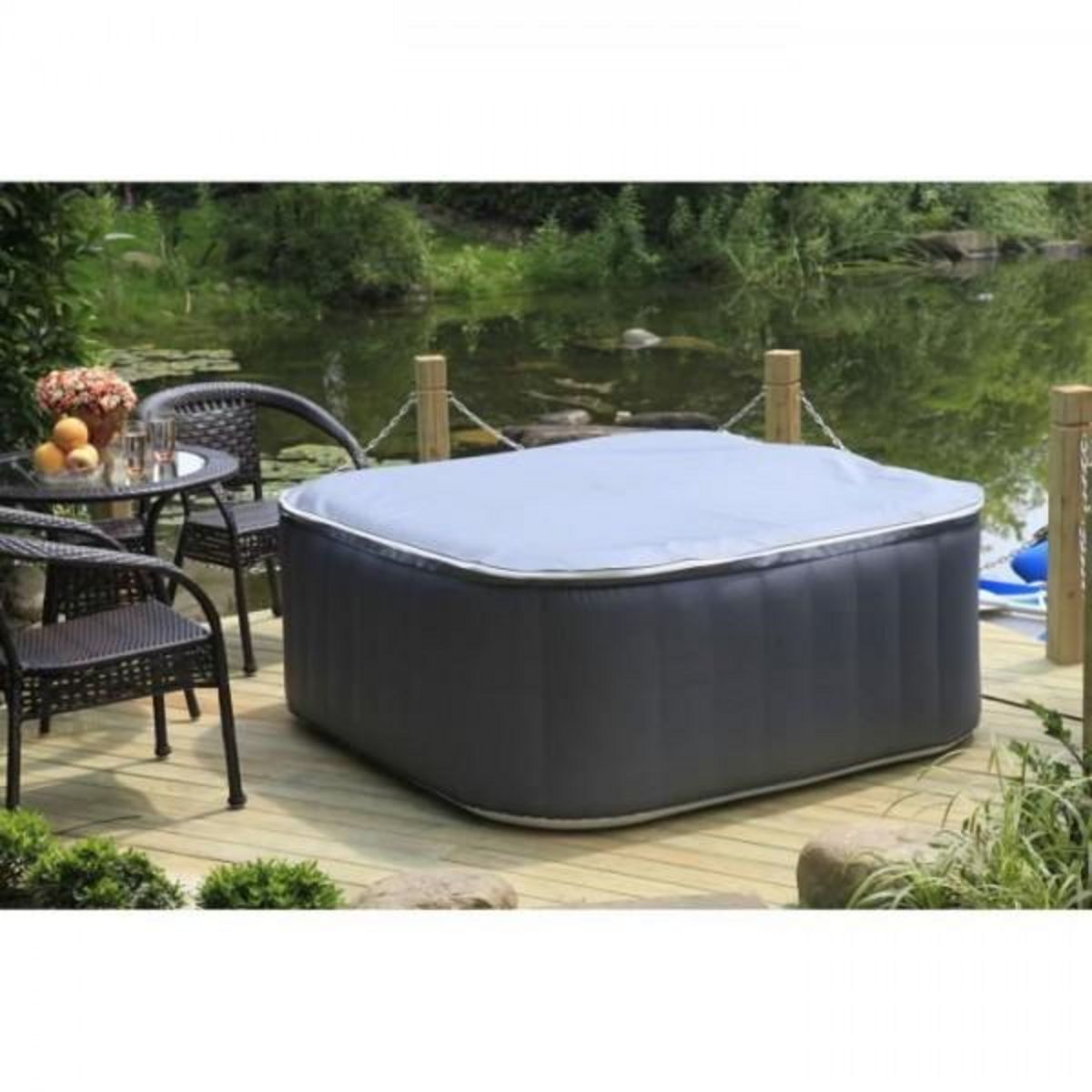 SUNSPA Spa gonflable SUNSPA - AC01-LED - 157 x 67 cm - 4 places - Carré (Livé avec filtre, cadenas, tapis de sol et couverture)