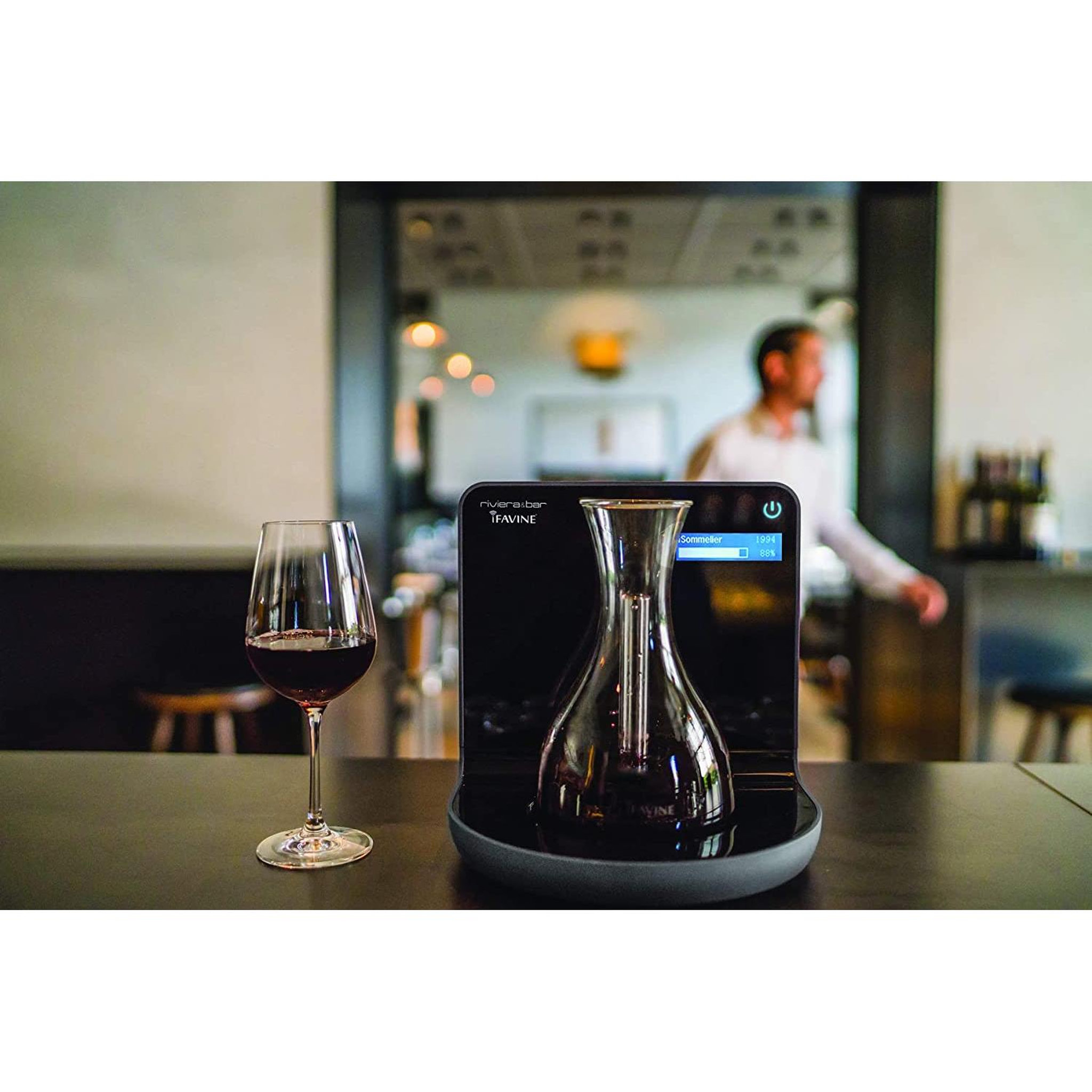 Voir la diapositive 3 : Riviera & Bar Carafe à décanter connectée pour vins 0.75l - BV1000A