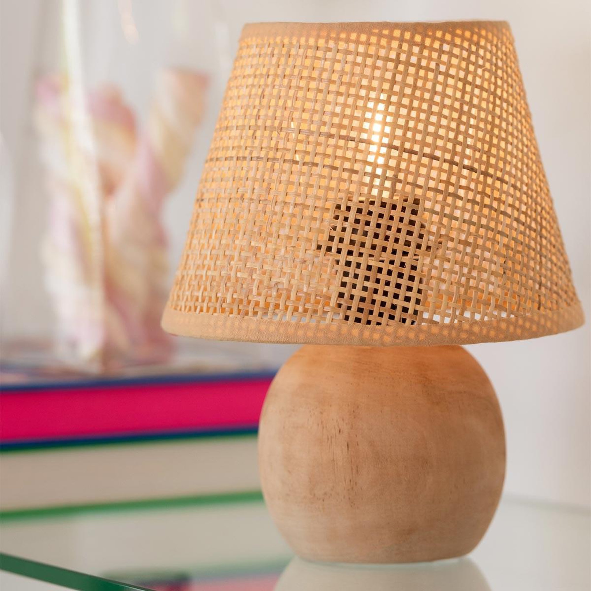 Voir la diapositive 4 : J-LINE Lampe à poser à led en bois  torsade  23cm naturel