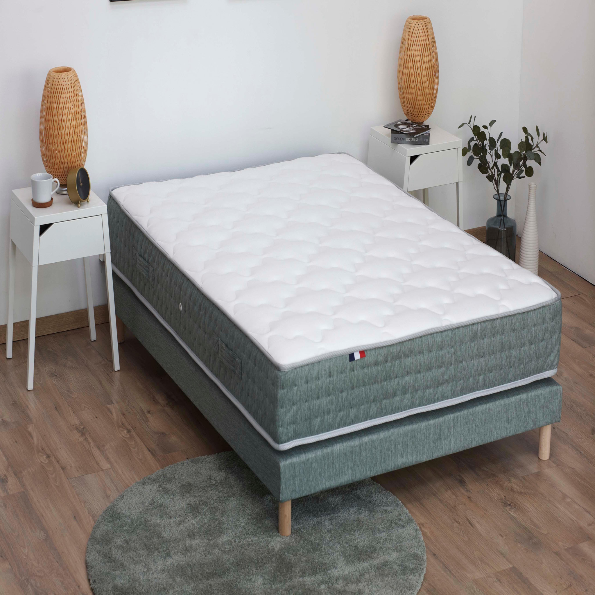 Voir la diapositive 6 : Sommier Tapissier à Lattes Vert 160x200 HYGGE