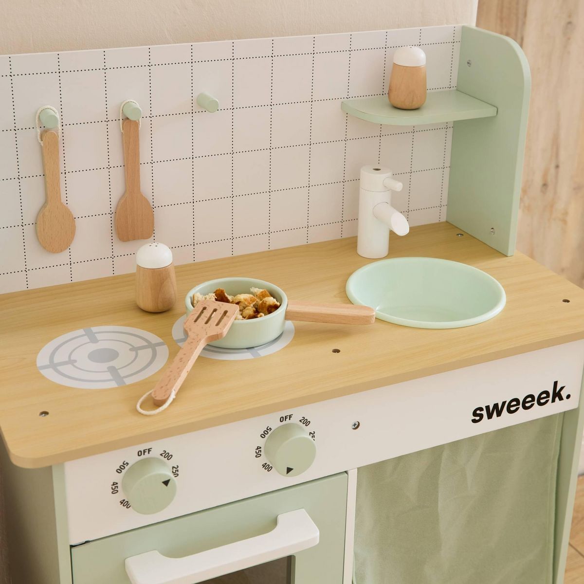 SWEEEK Cuisine en bois vert céladon cocotte pour enfant avec accessoires